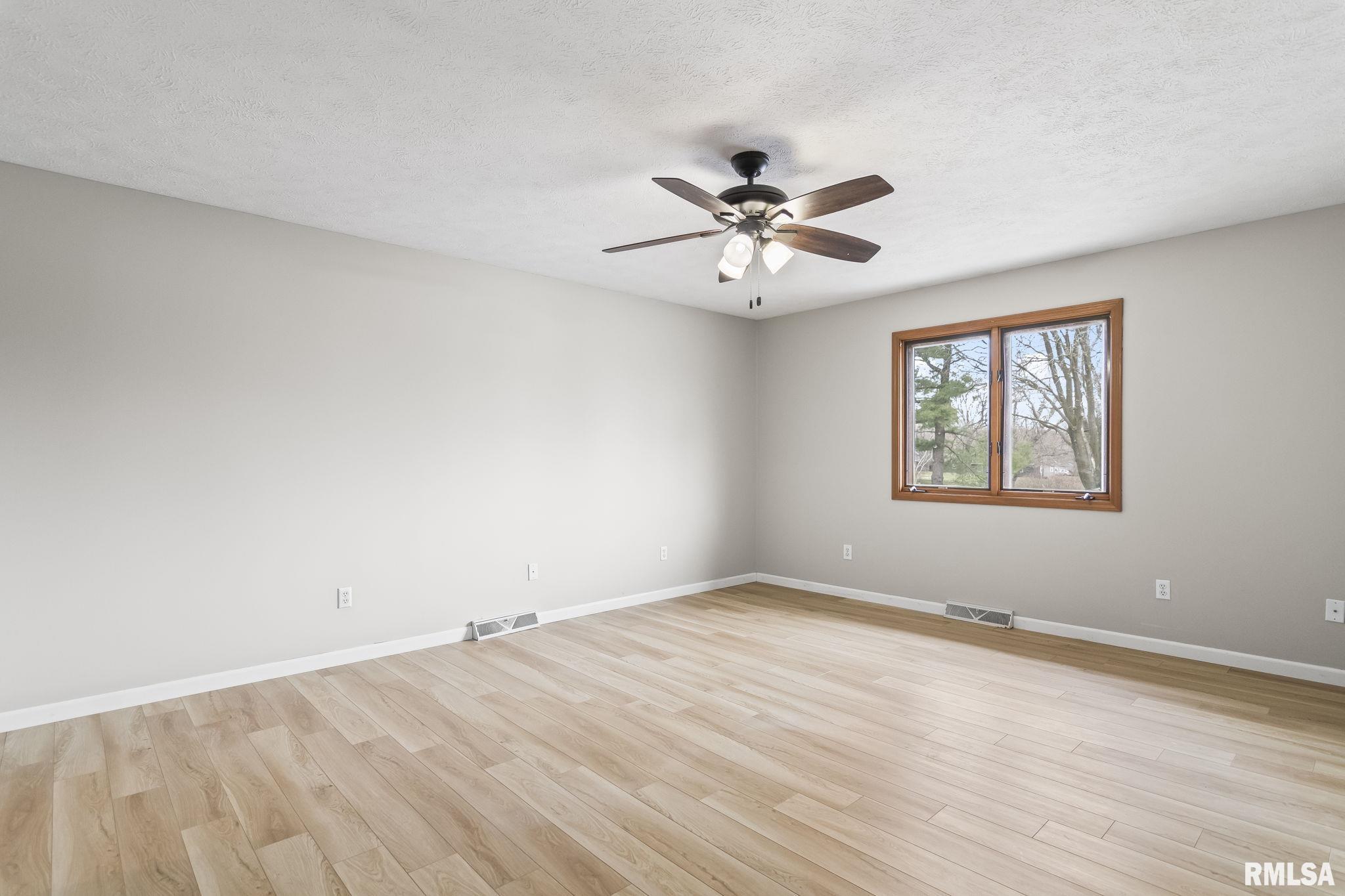 7 Brook Lane, Riverton, Illinois image 22