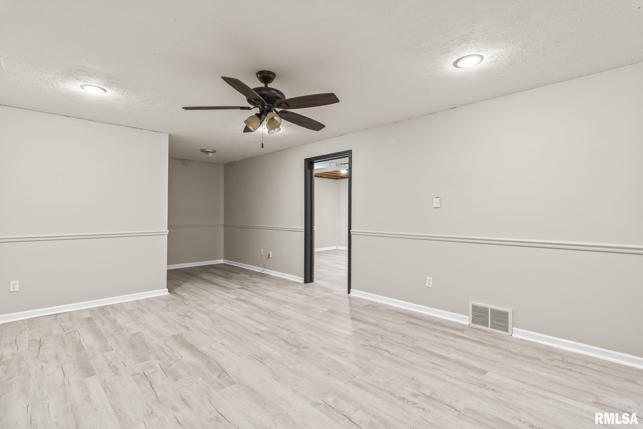 7 Brook Lane, Riverton, Illinois image 32