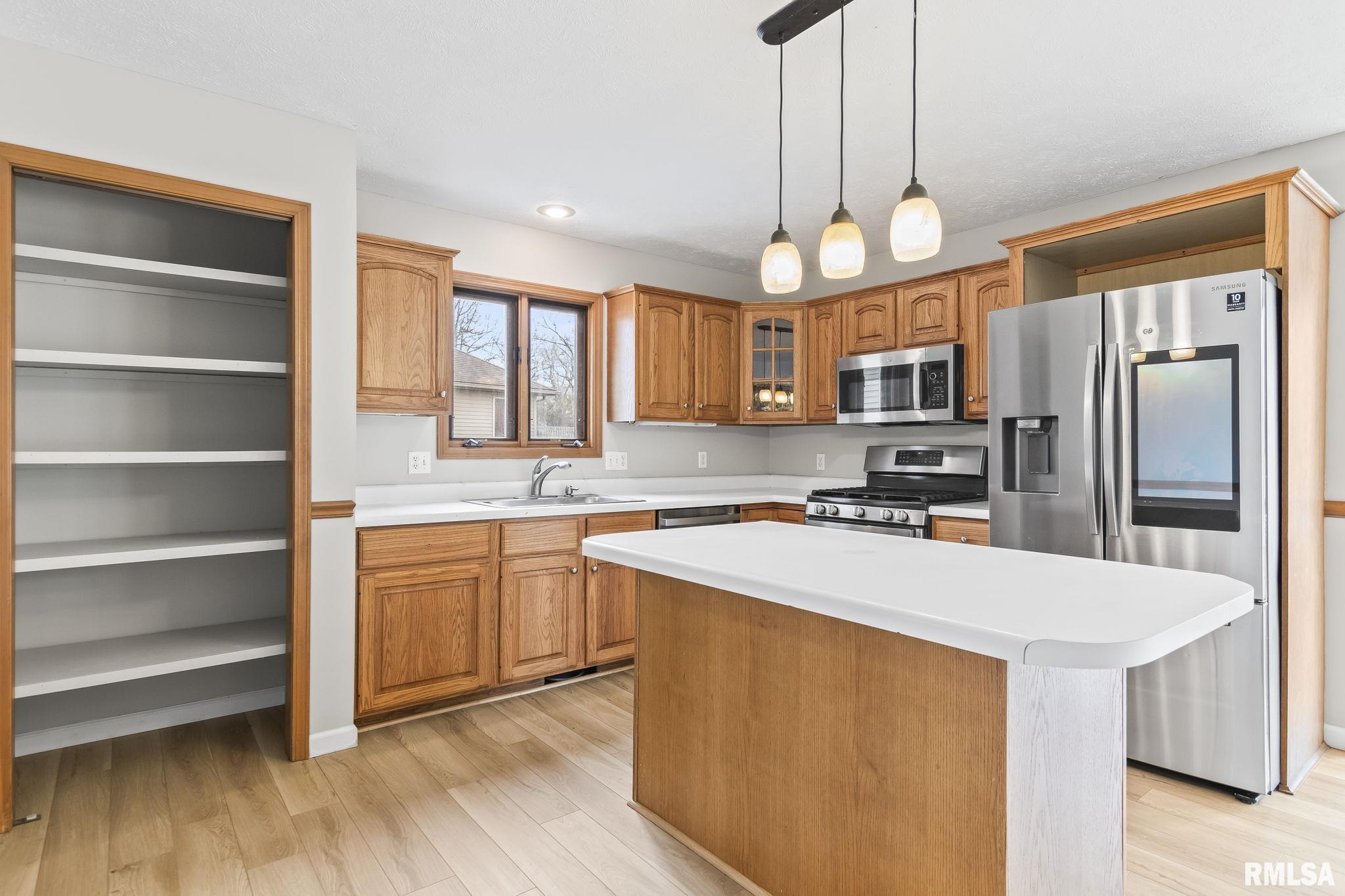 7 Brook Lane, Riverton, Illinois image 13