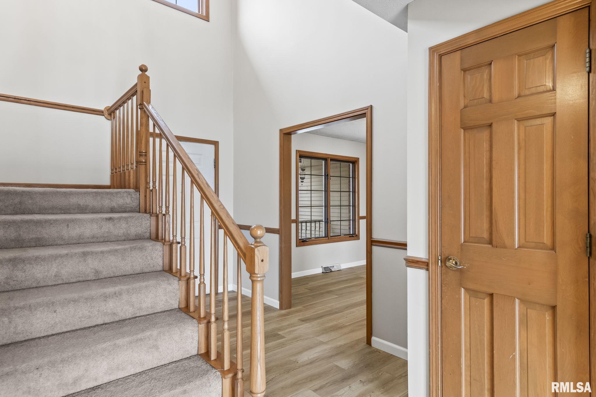 7 Brook Lane, Riverton, Illinois image 5