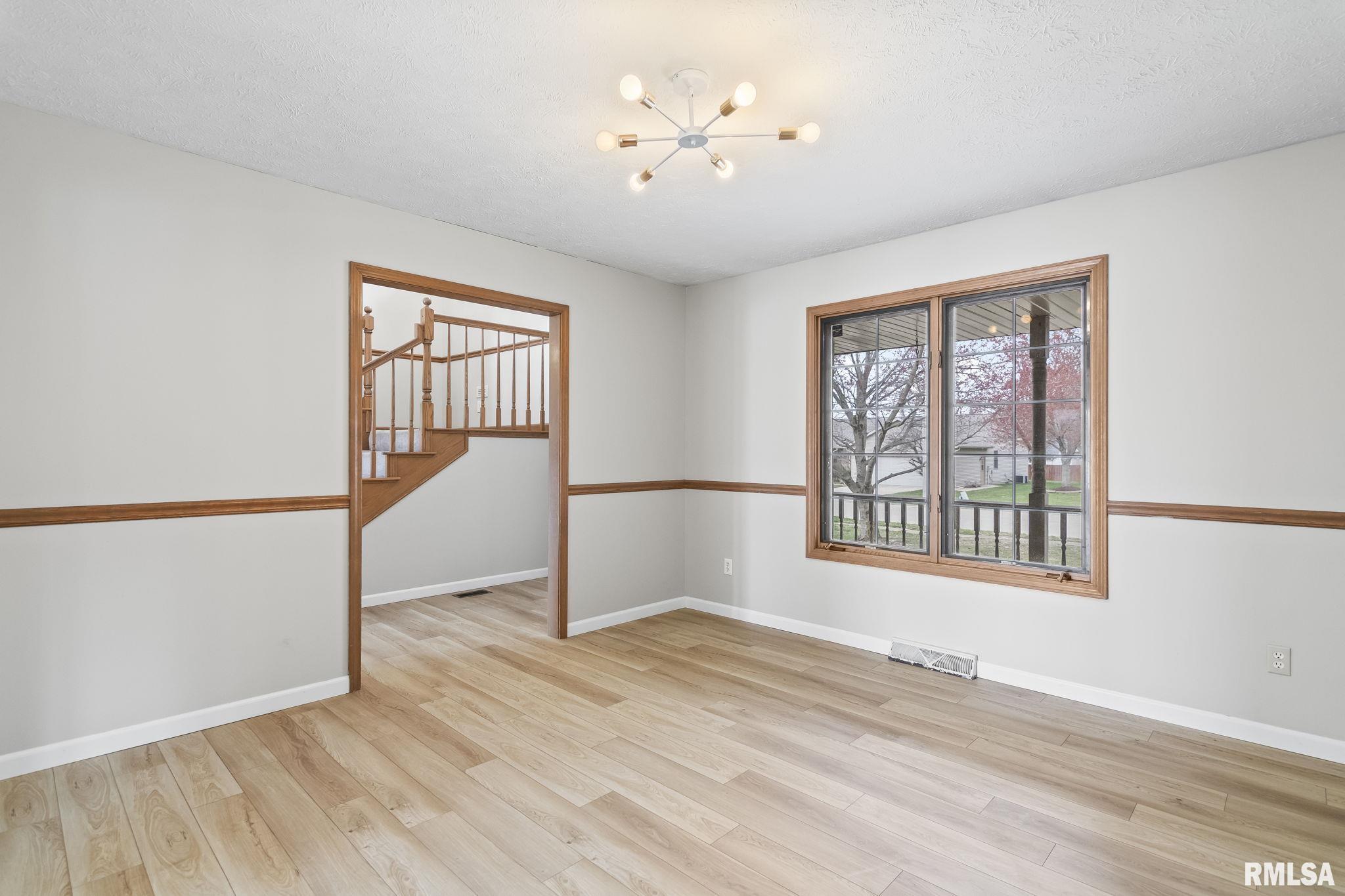 7 Brook Lane, Riverton, Illinois image 11