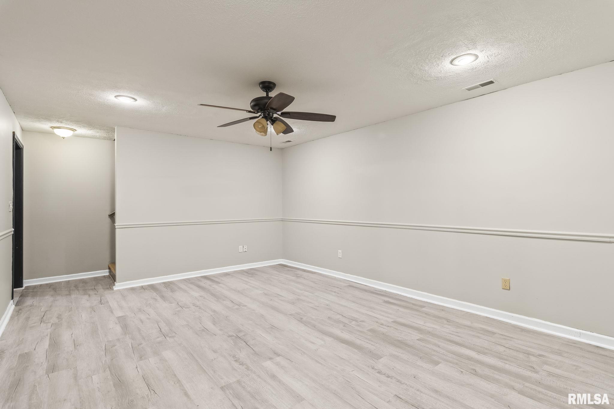 7 Brook Lane, Riverton, Illinois image 34