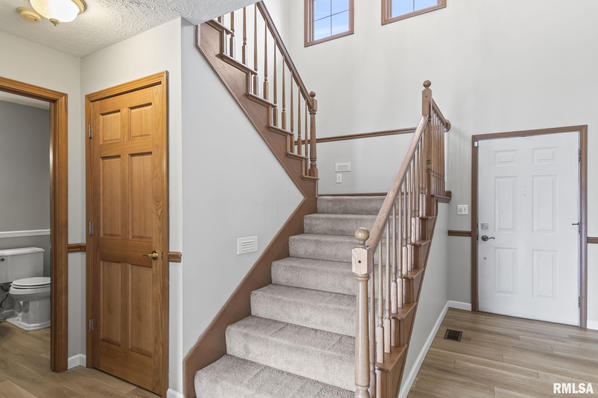 7 Brook Lane, Riverton, Illinois image 4