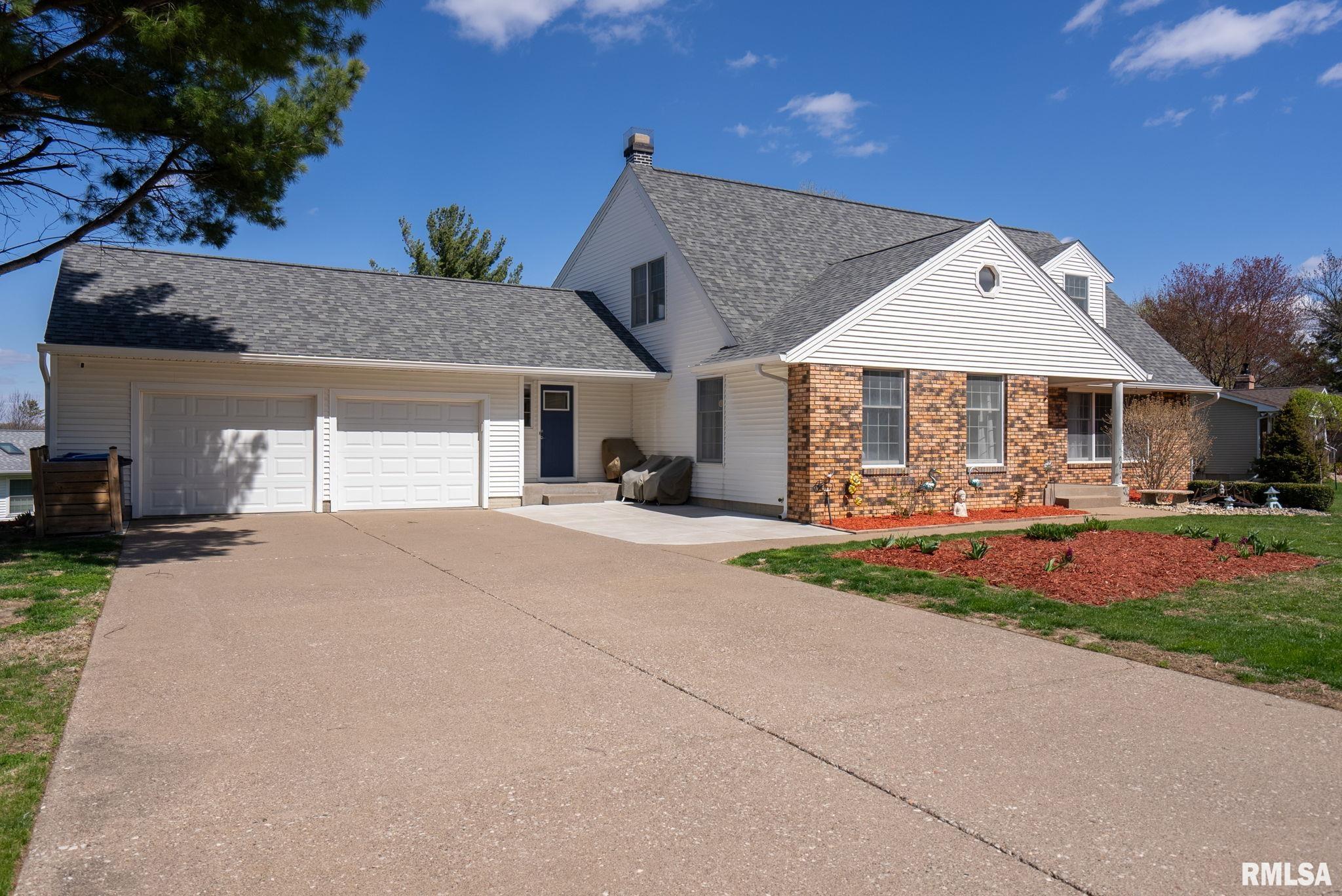 4620 Trails End Road, Bettendorf, Iowa image 2
