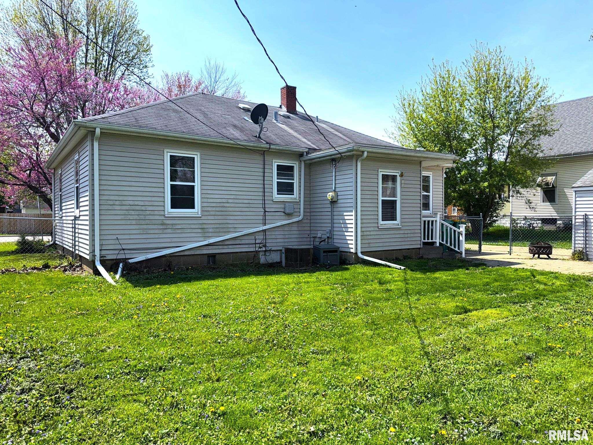 745 E Fremont Street, Galesburg, Illinois image 2