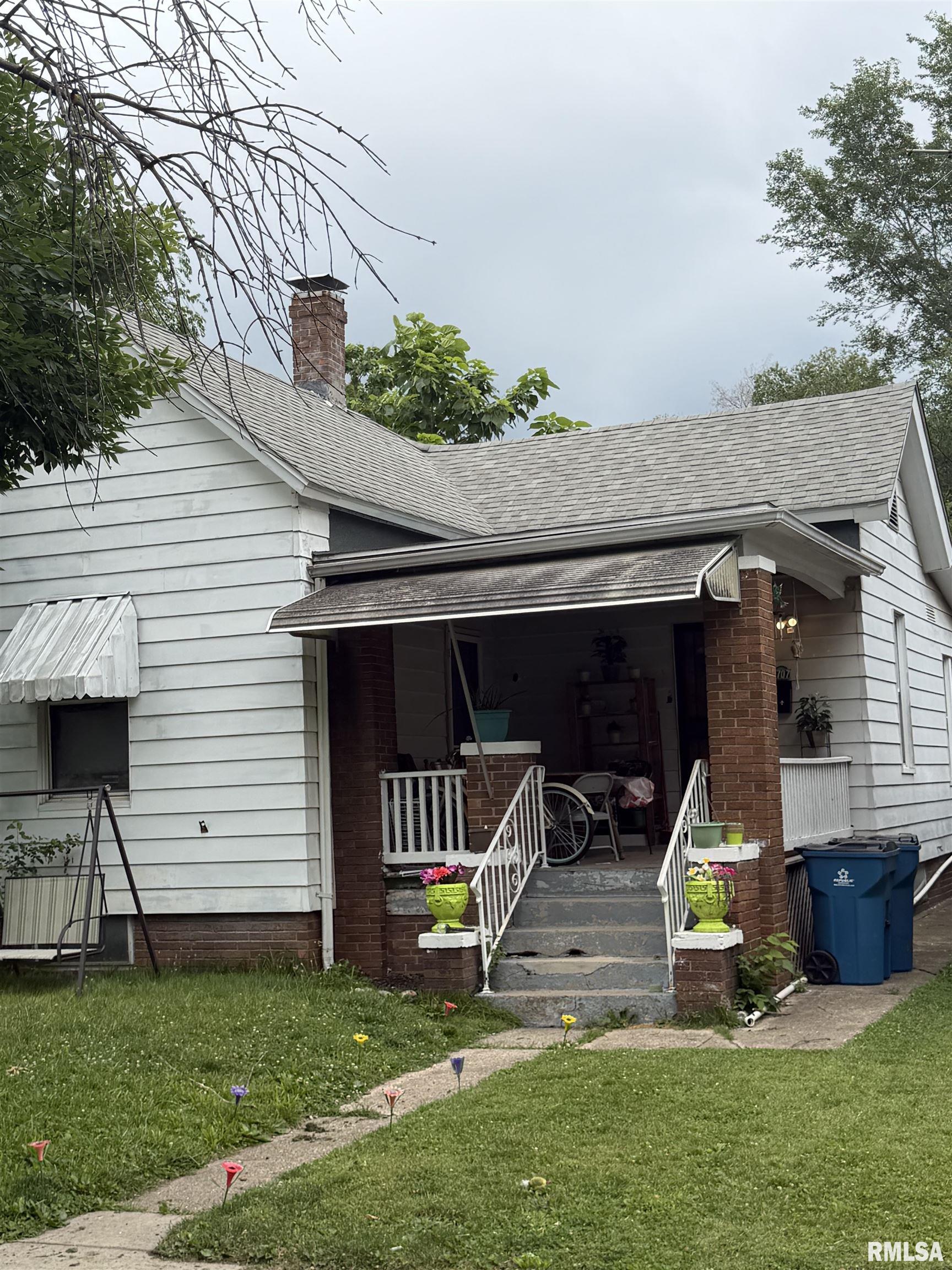 Photo 1 of 16 — 1707 E Moffat Avenue, Springfield, IL 62702