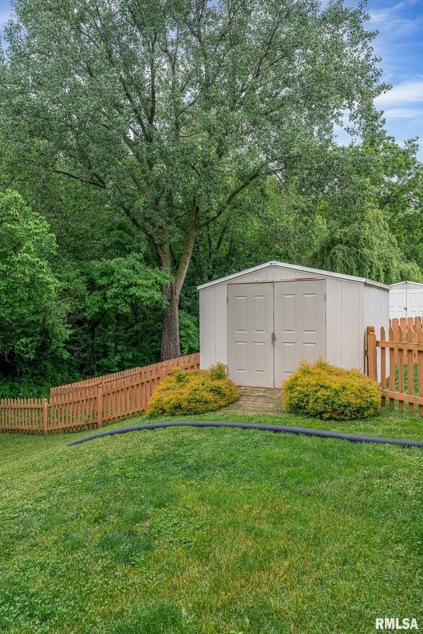 6939 Cresthill Drive, Davenport, Iowa image 22