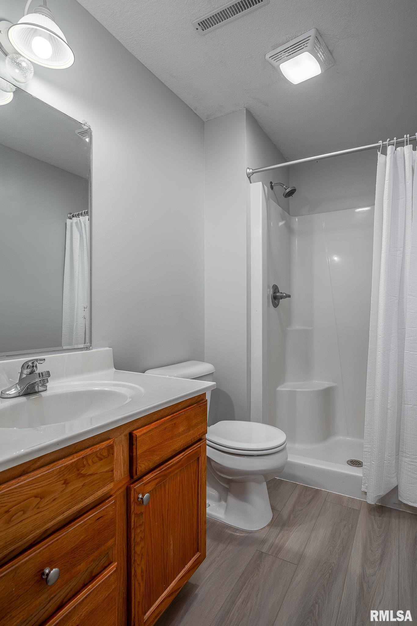 6939 Cresthill Drive, Davenport, Iowa image 18