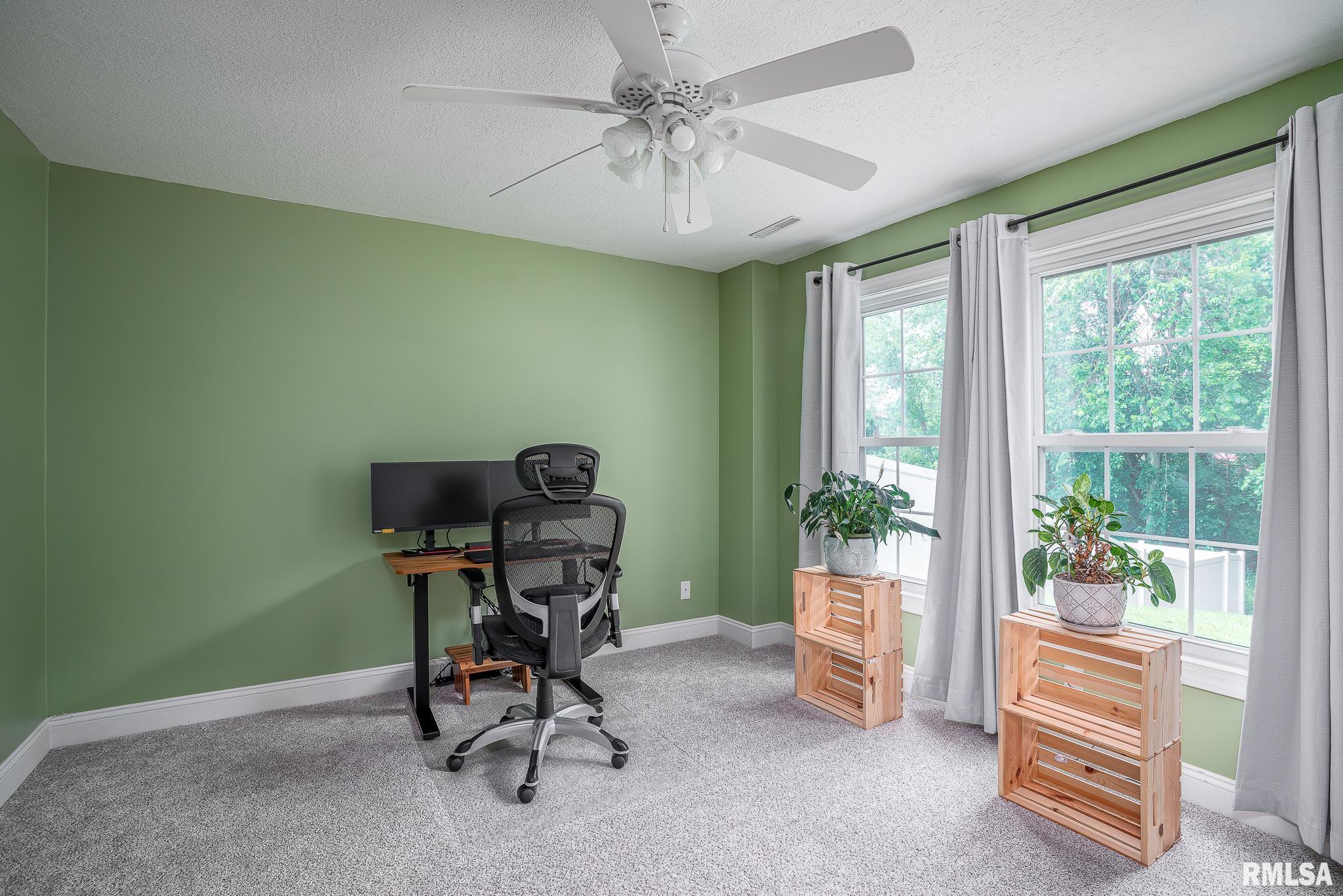 6939 Cresthill Drive, Davenport, Iowa image 17