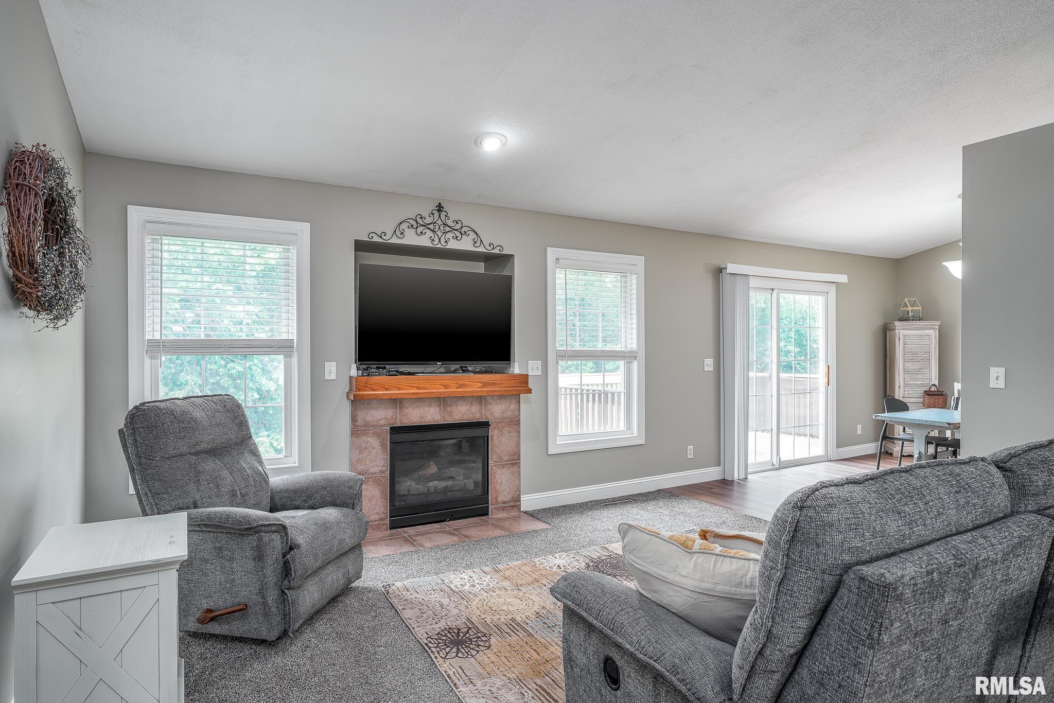 6939 Cresthill Drive, Davenport, Iowa image 4