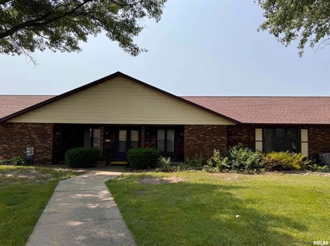 Homes For Sale - 1905 S Madison Street<br/> Macomb, IL 61455