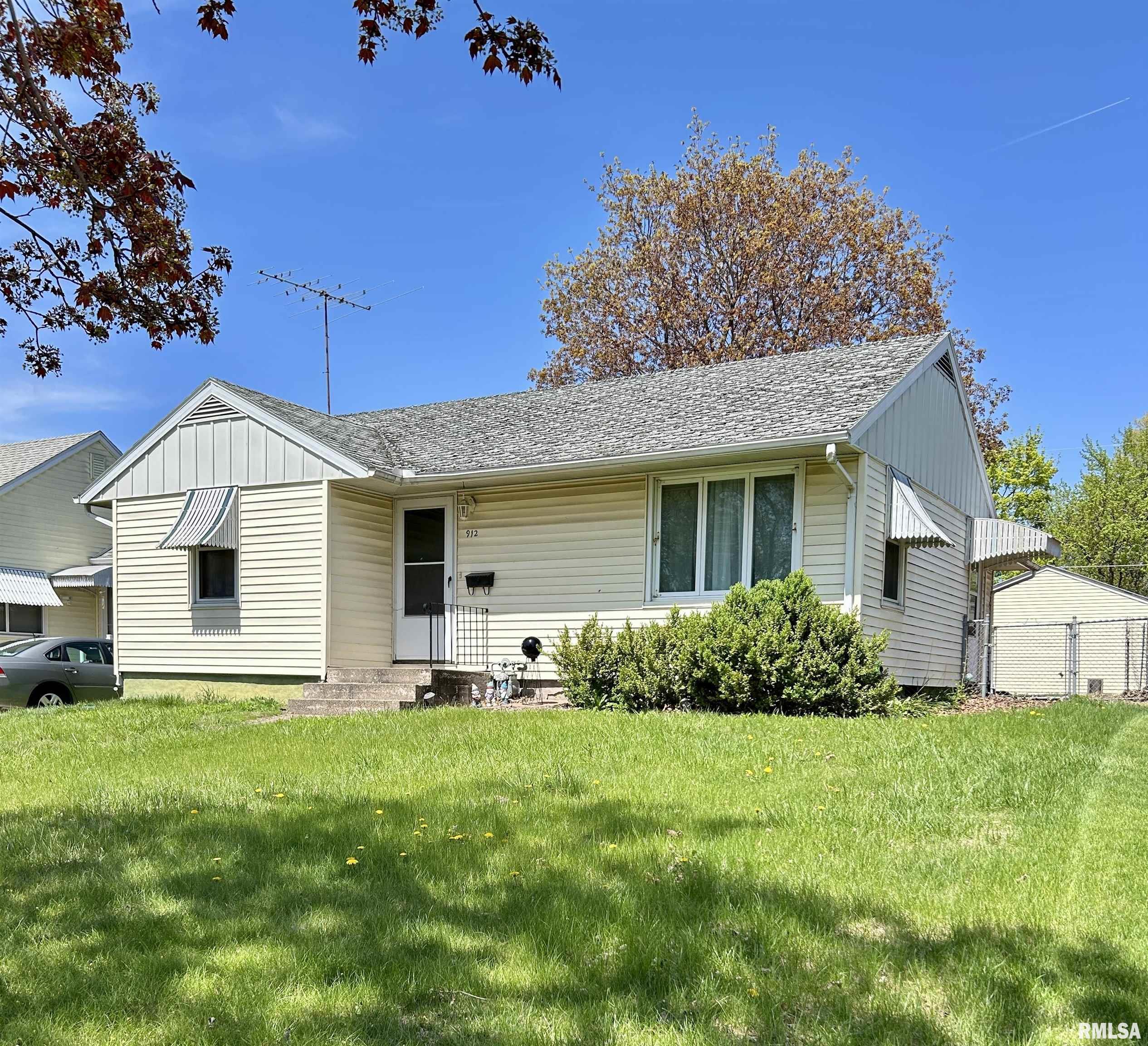 912 13th Avenue South, Clinton, Iowa image 1