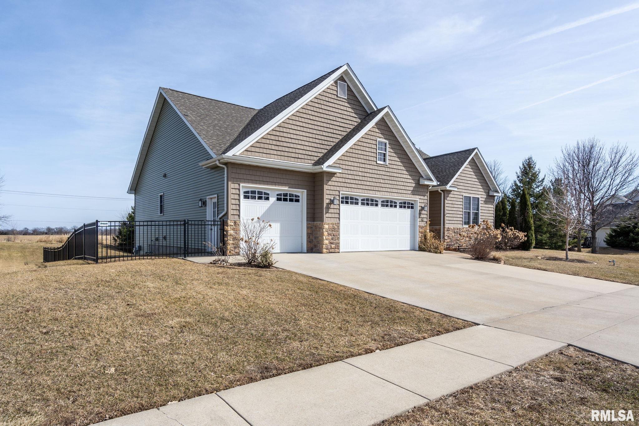 46 Cobblestone Lane, Le Claire, Iowa image 2