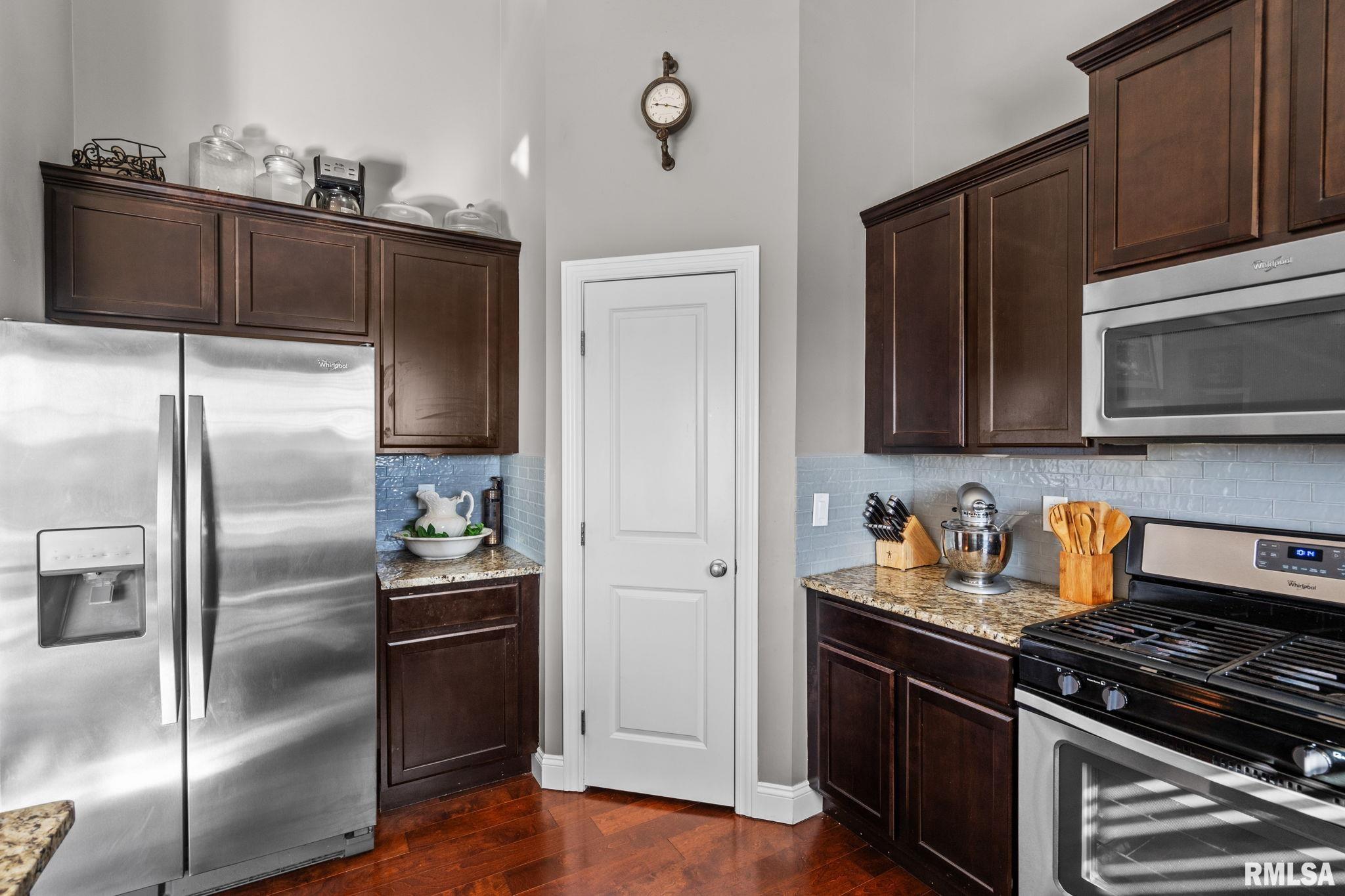 46 Cobblestone Lane, Le Claire, Iowa image 13