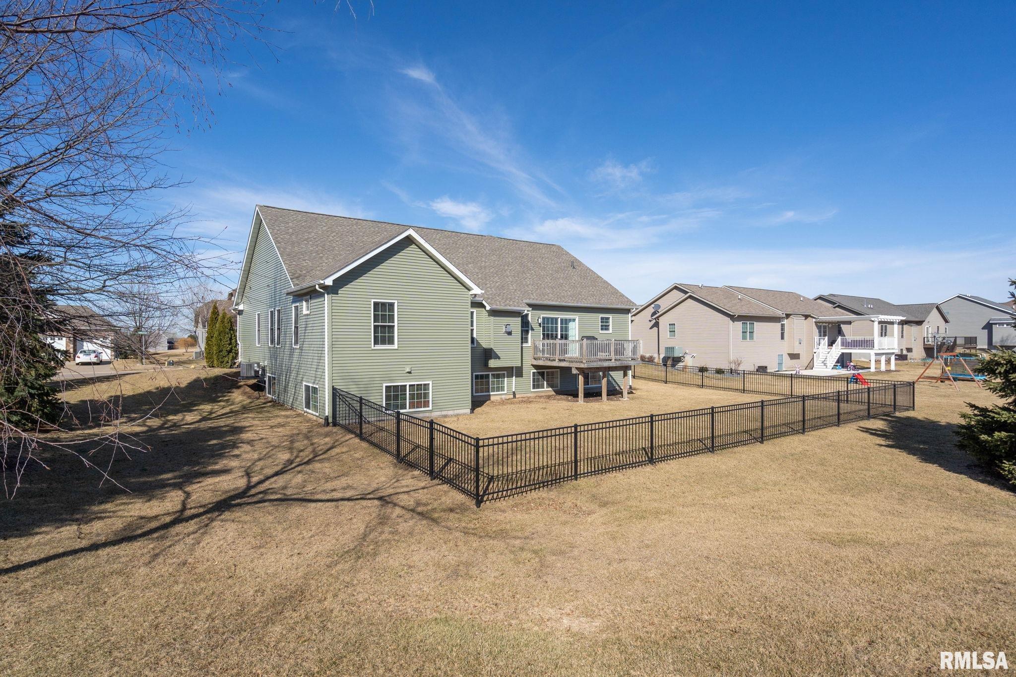 46 Cobblestone Lane, Le Claire, Iowa image 38