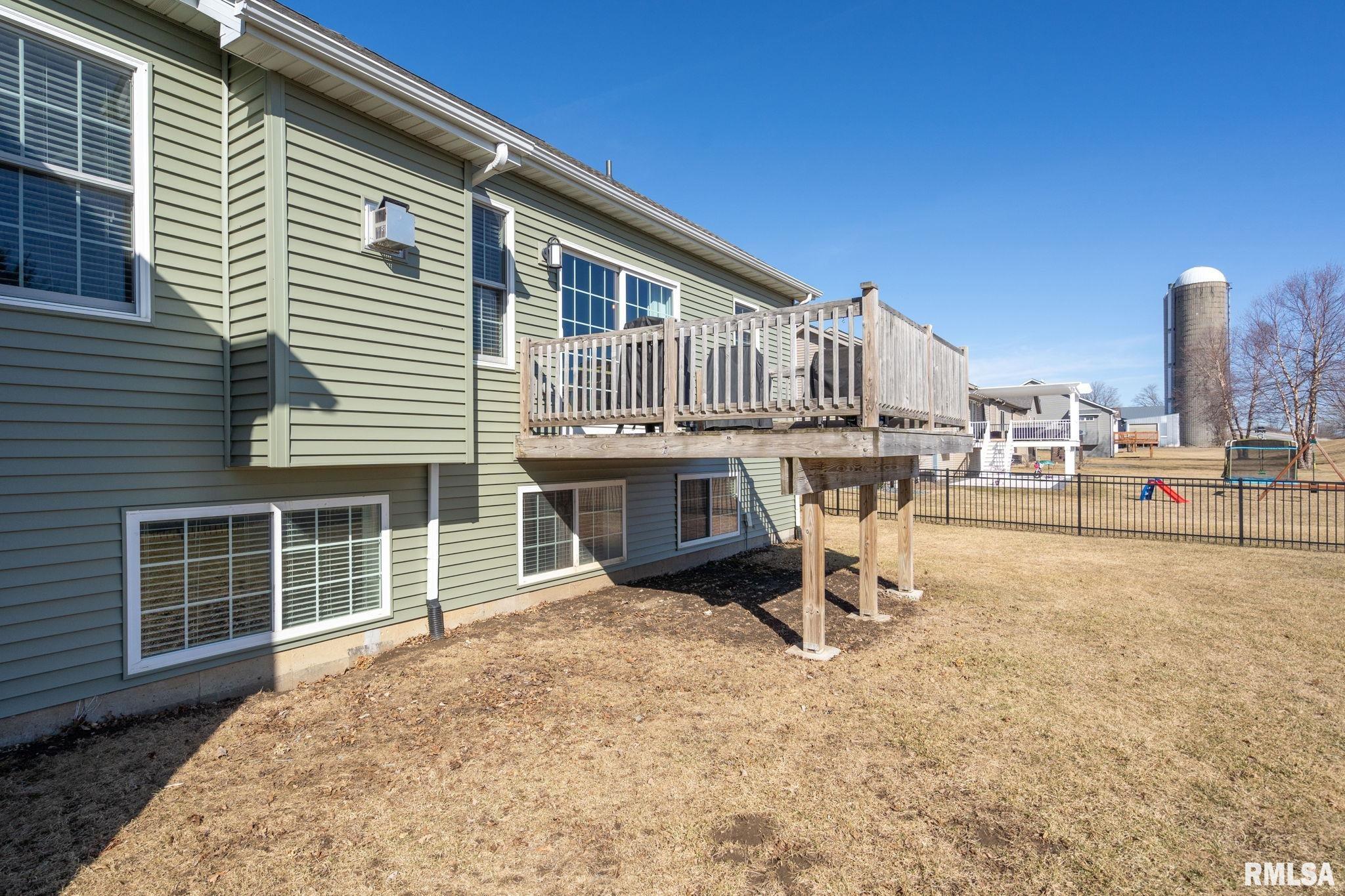 46 Cobblestone Lane, Le Claire, Iowa image 36