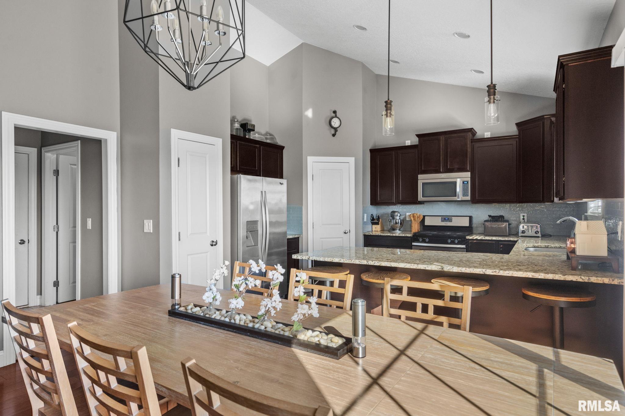 46 Cobblestone Lane, Le Claire, Iowa image 10