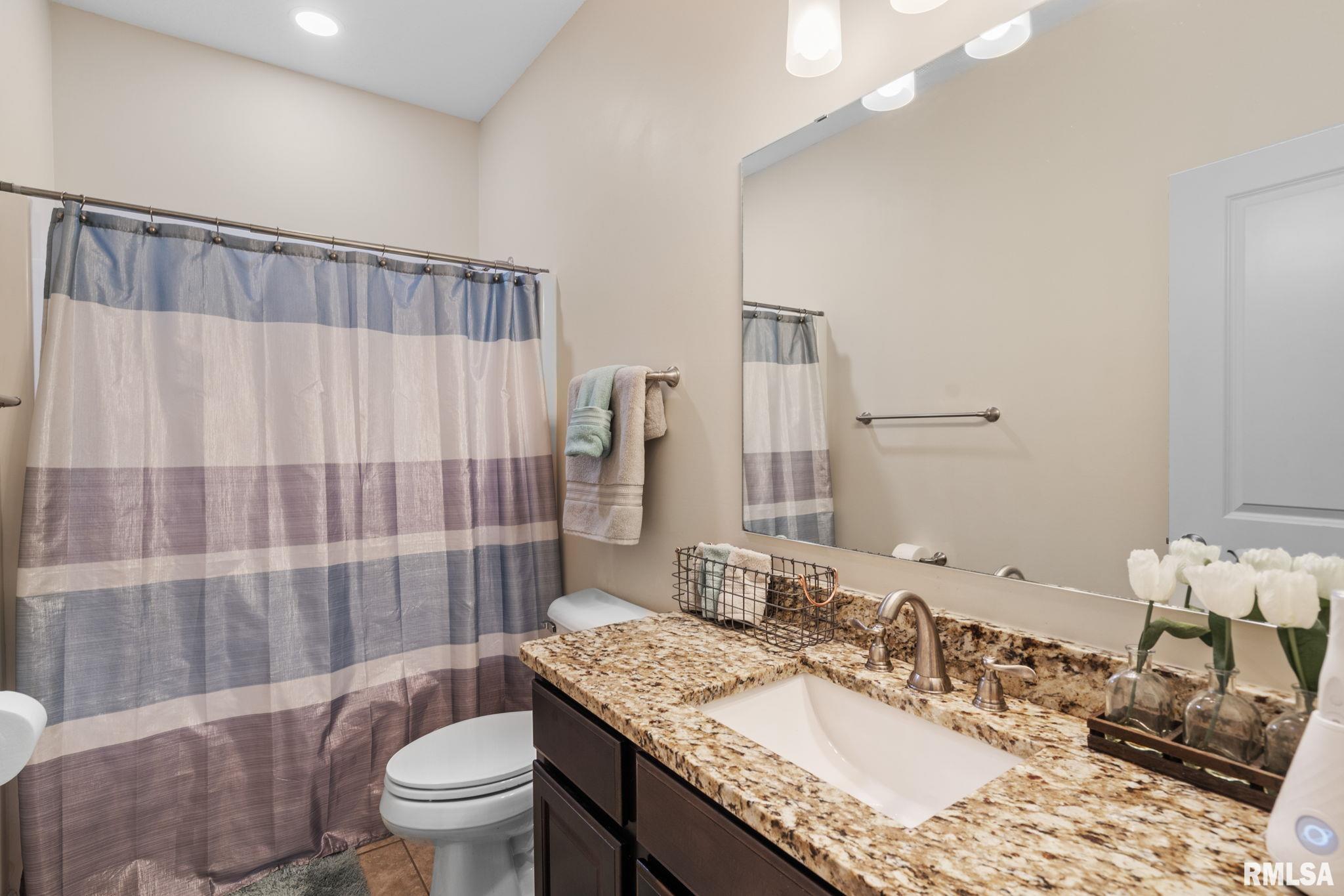 46 Cobblestone Lane, Le Claire, Iowa image 23