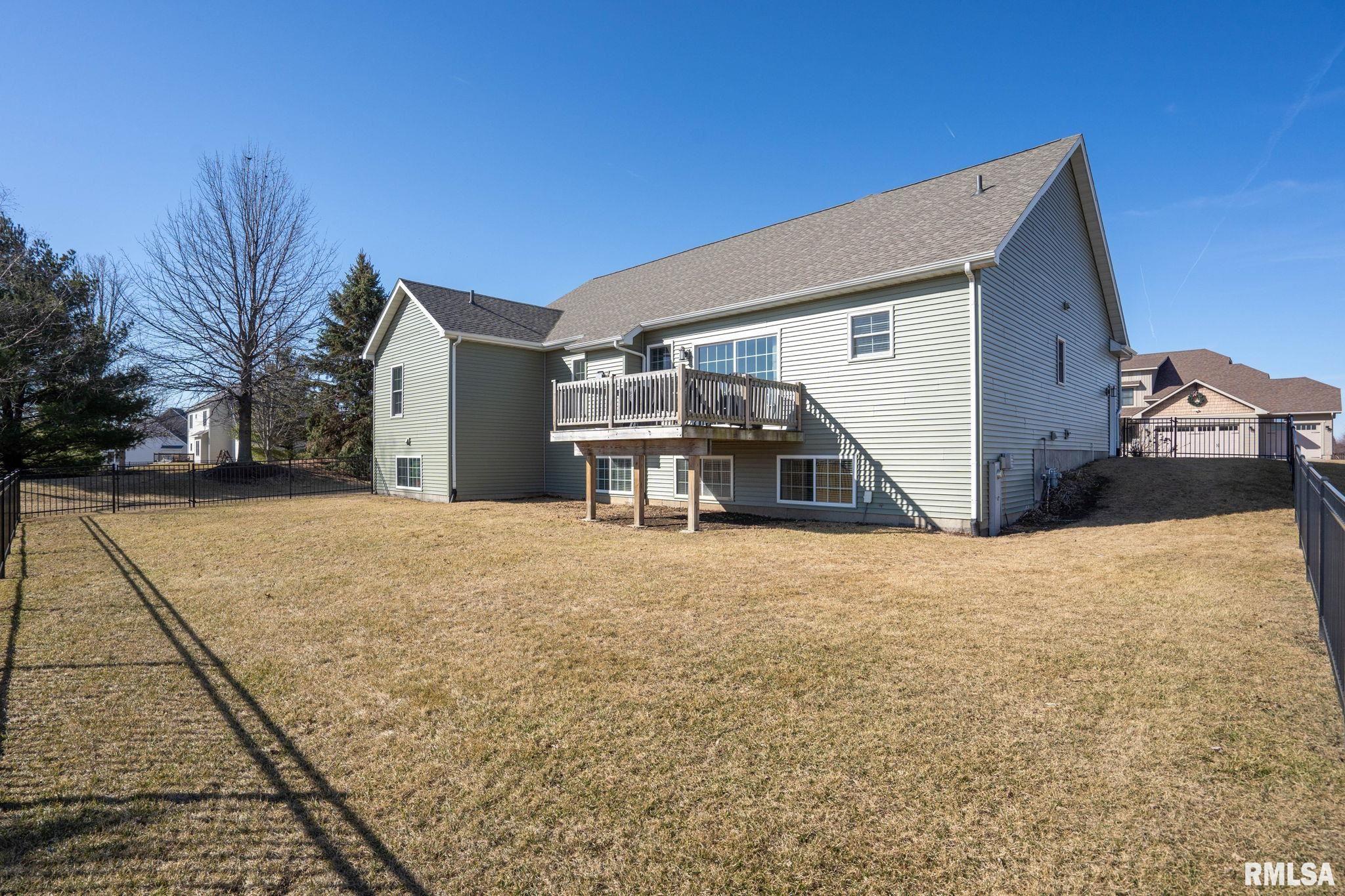 46 Cobblestone Lane, Le Claire, Iowa image 37