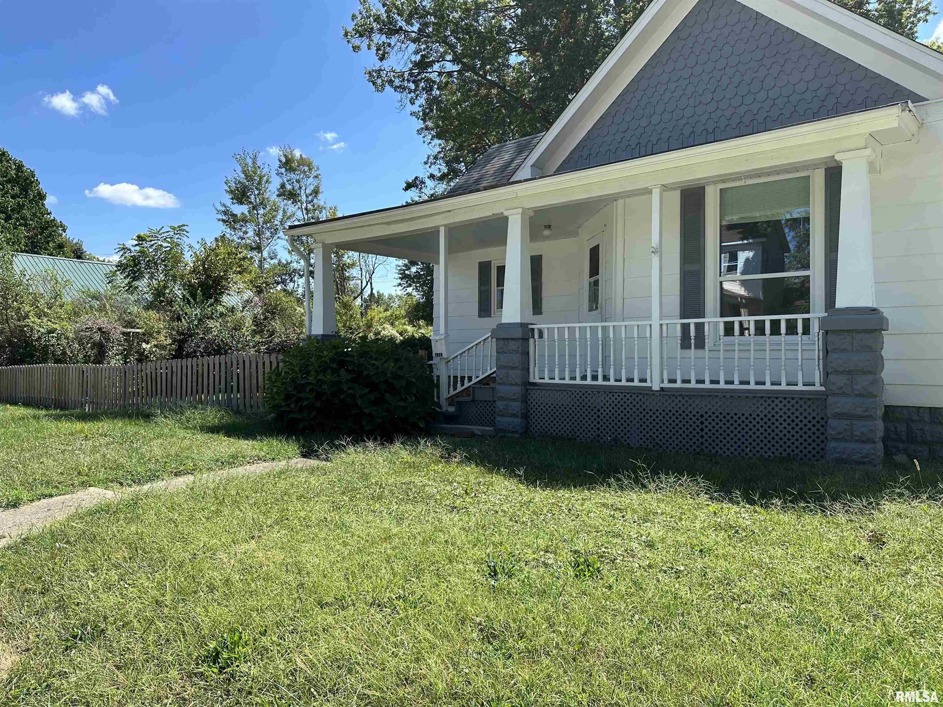 1008 E Park Street, Taylorville, Illinois image 1