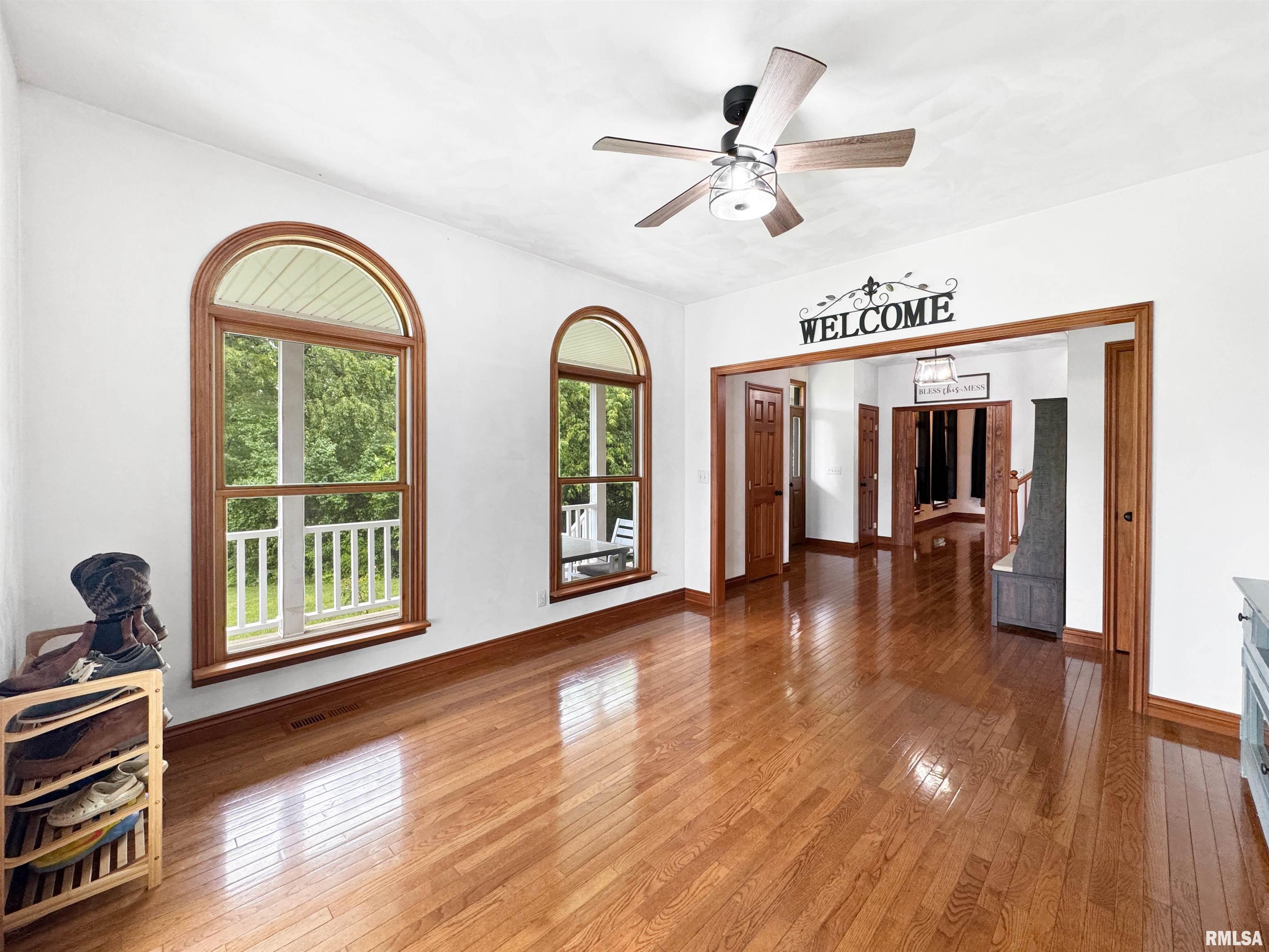 206 Windsor Drive, Germantown Hills, Illinois image 25