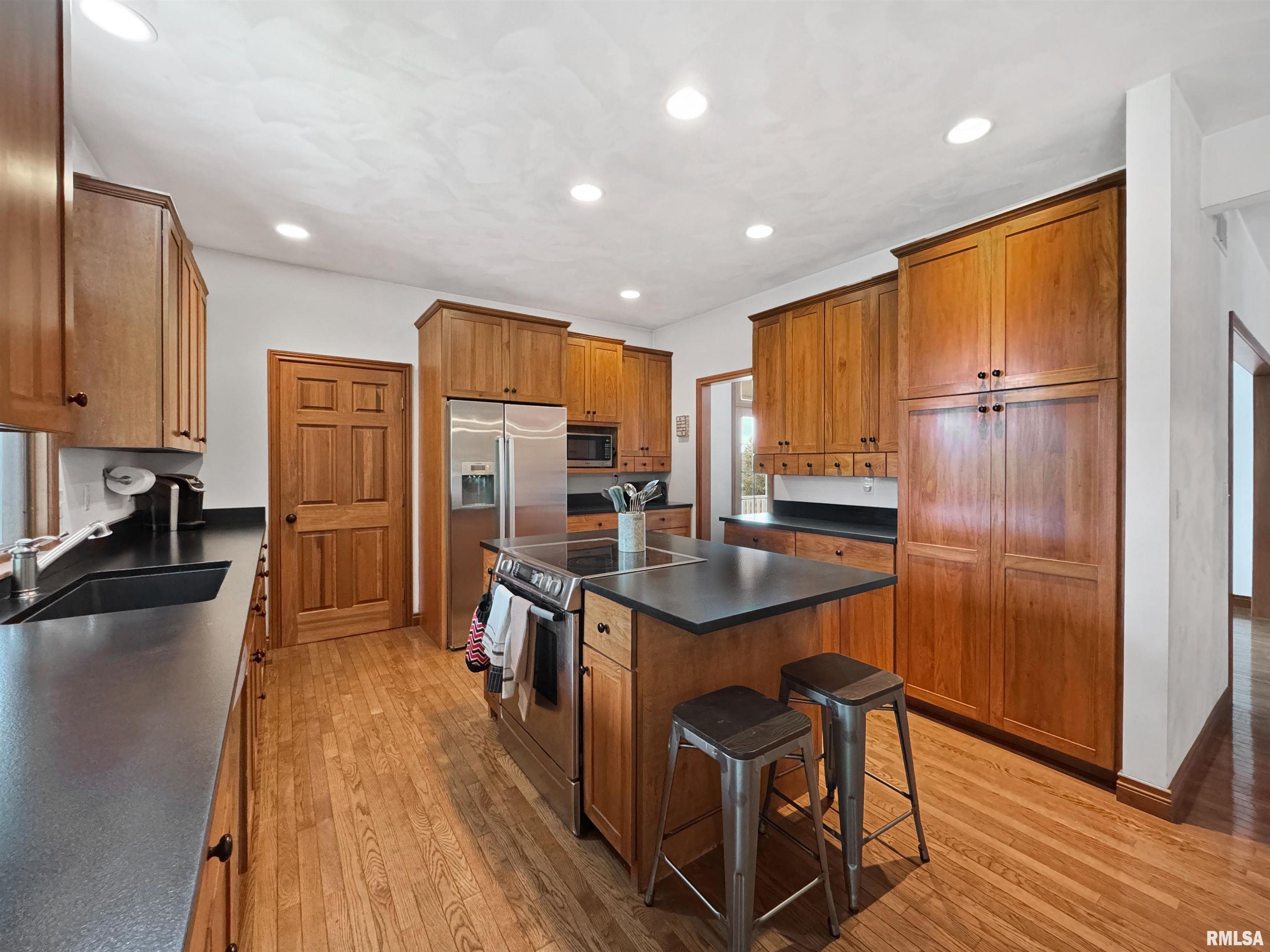206 Windsor Drive, Germantown Hills, Illinois image 11