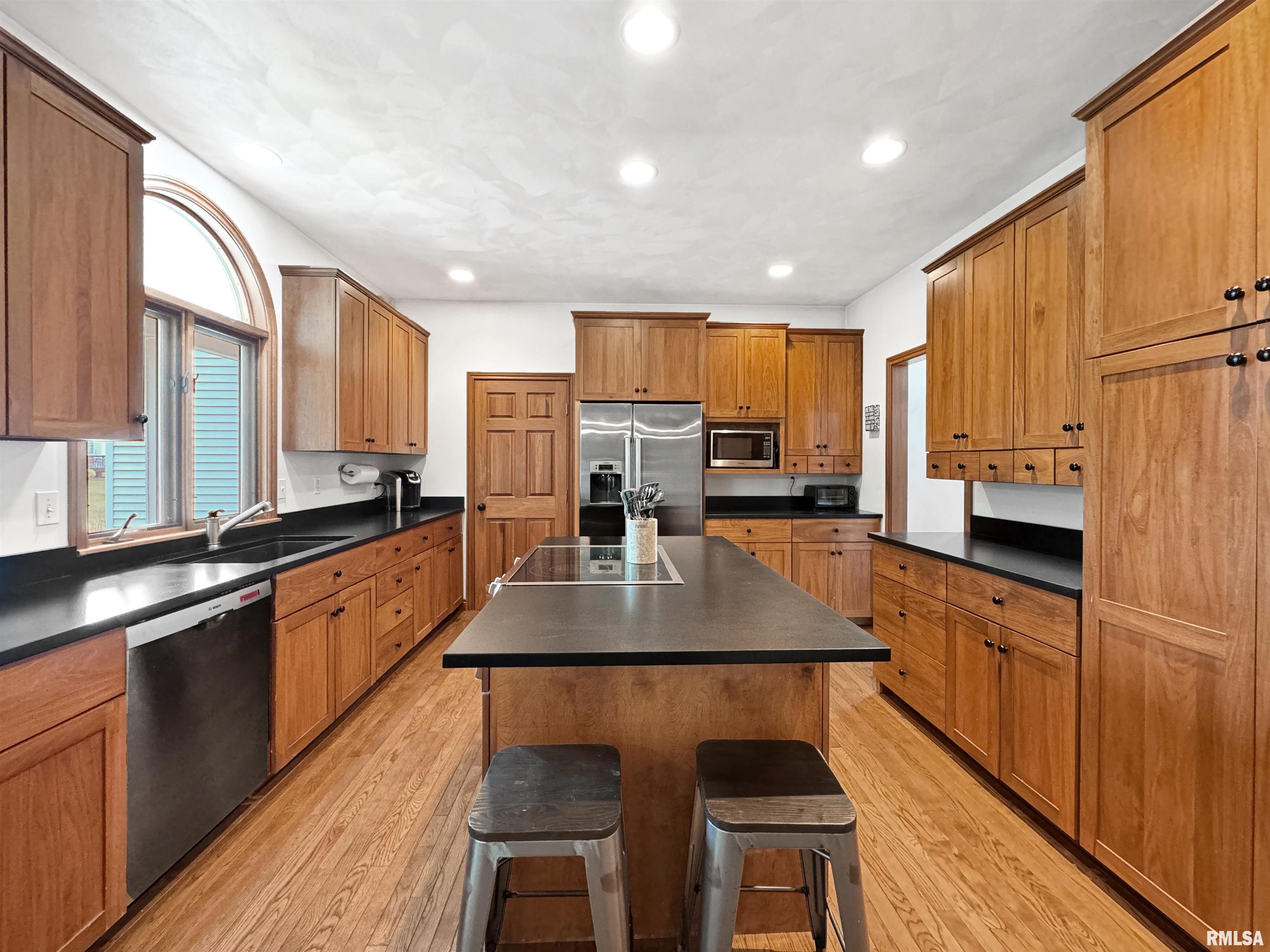 206 Windsor Drive, Germantown Hills, Illinois image 13