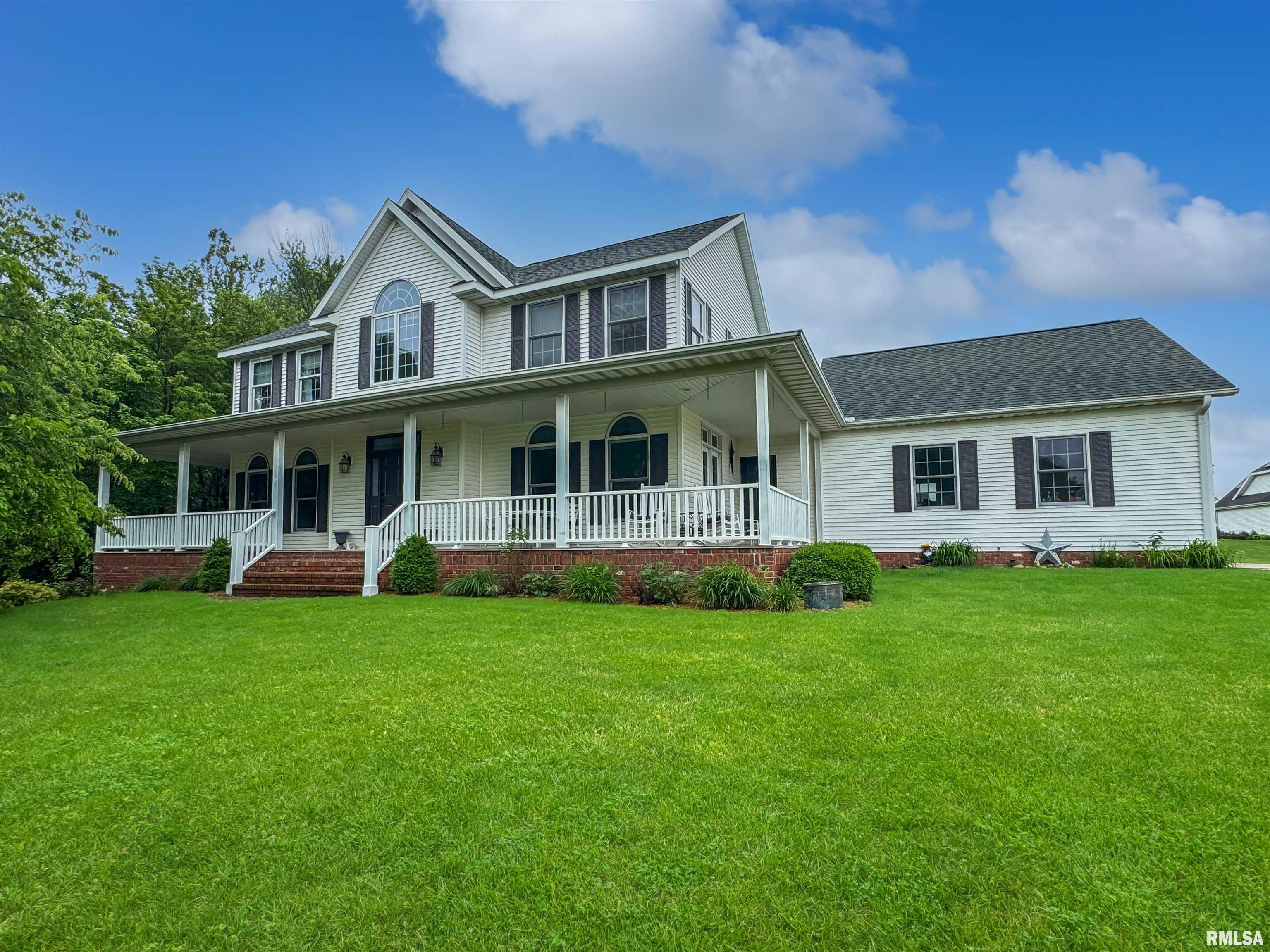 206 Windsor Drive, Germantown Hills, Illinois image 1