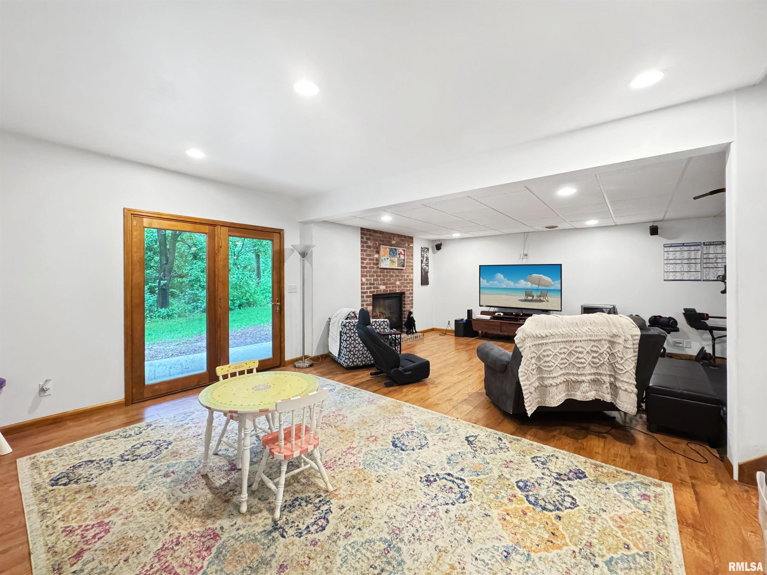 206 Windsor Drive, Germantown Hills, Illinois image 45