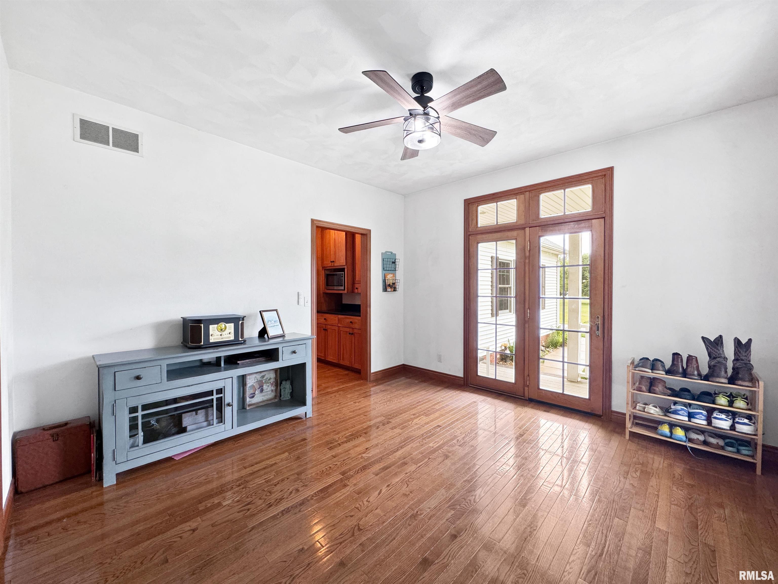 206 Windsor Drive, Germantown Hills, Illinois image 23