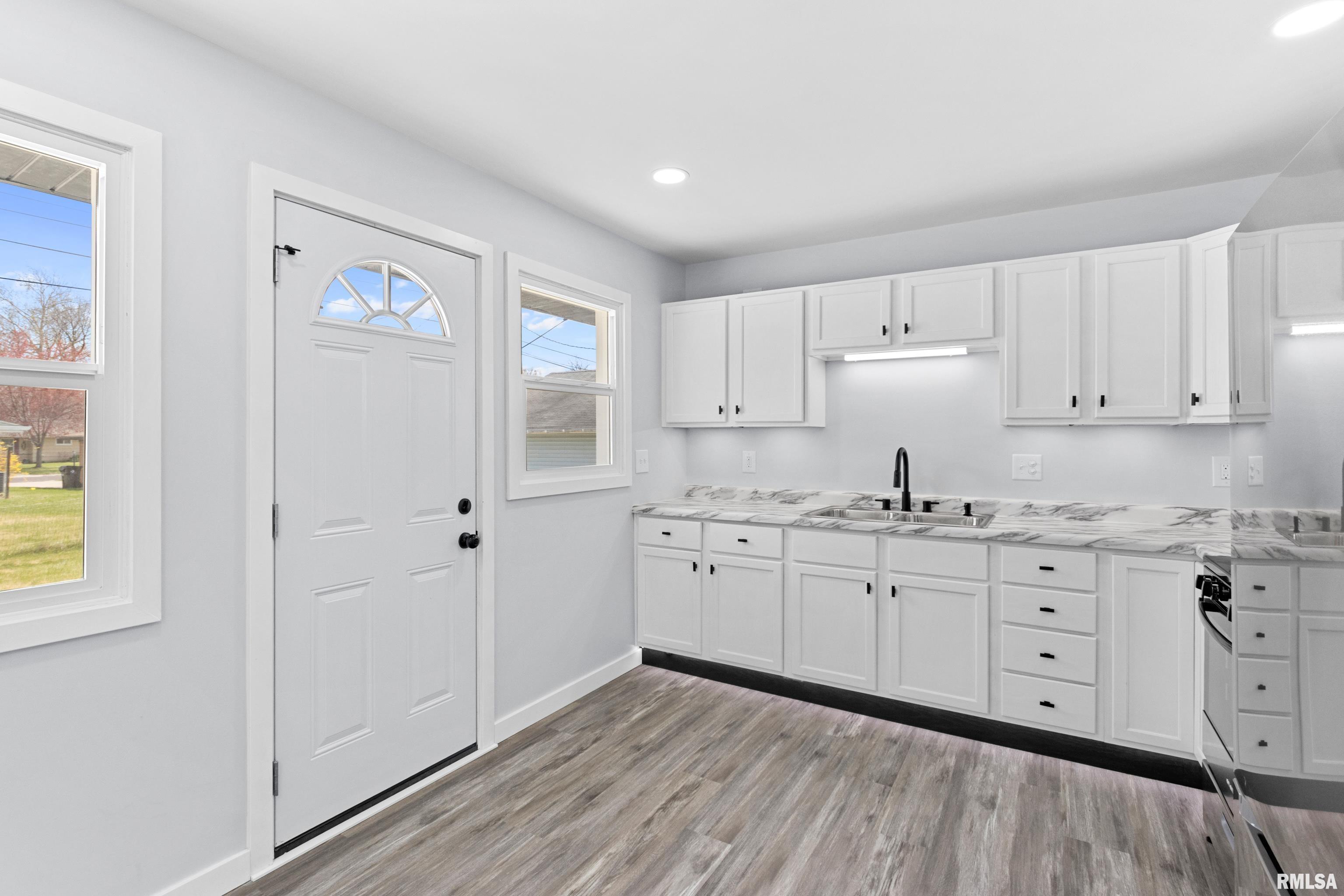 2724 N Sterling Avenue, Peoria, Illinois image 11