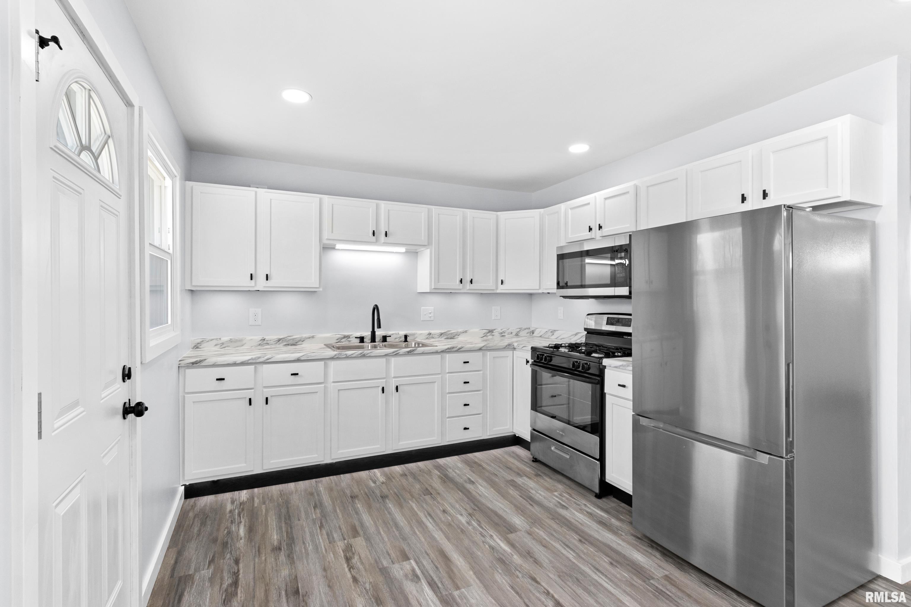 2724 N Sterling Avenue, Peoria, Illinois image 12