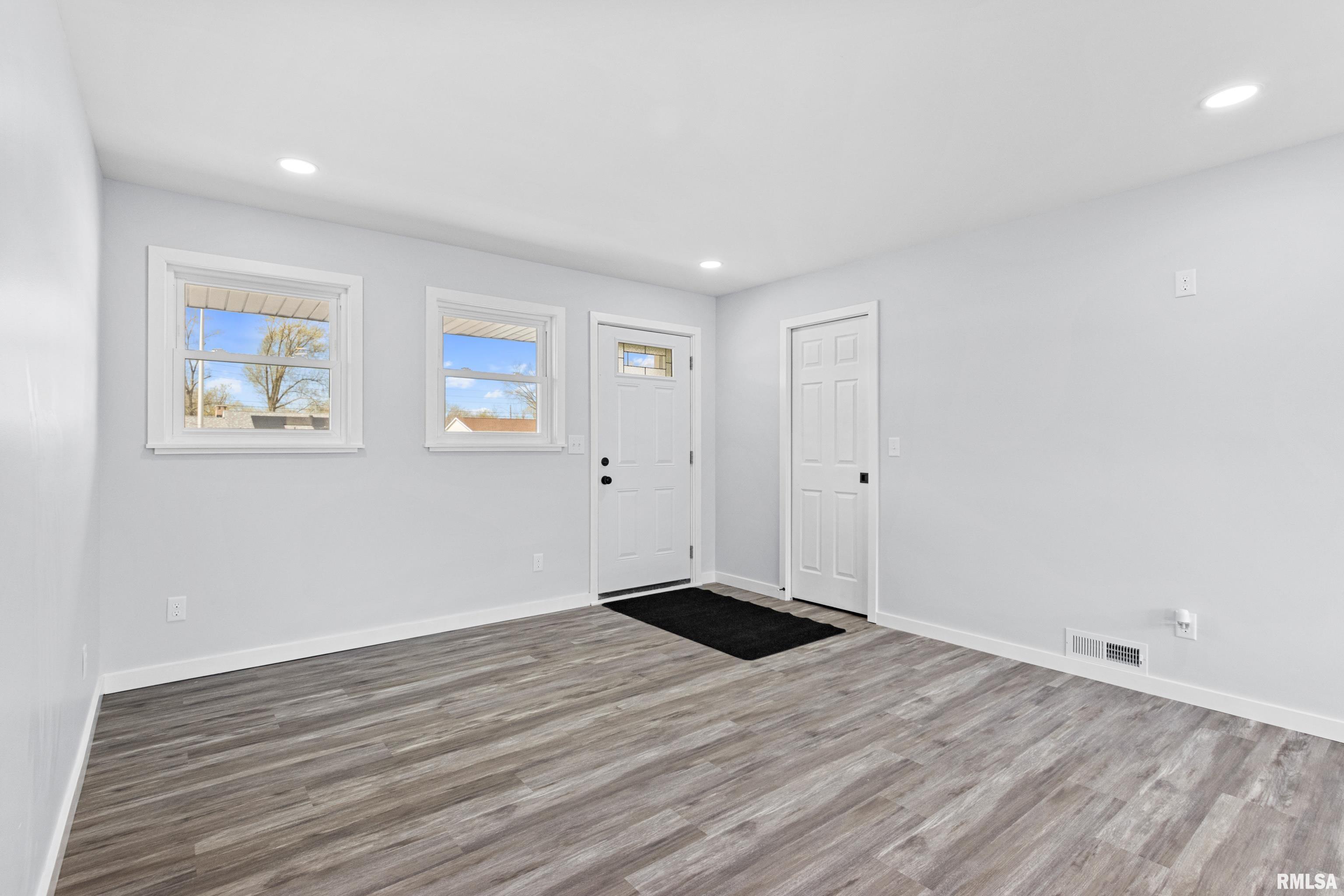 2724 N Sterling Avenue, Peoria, Illinois image 8