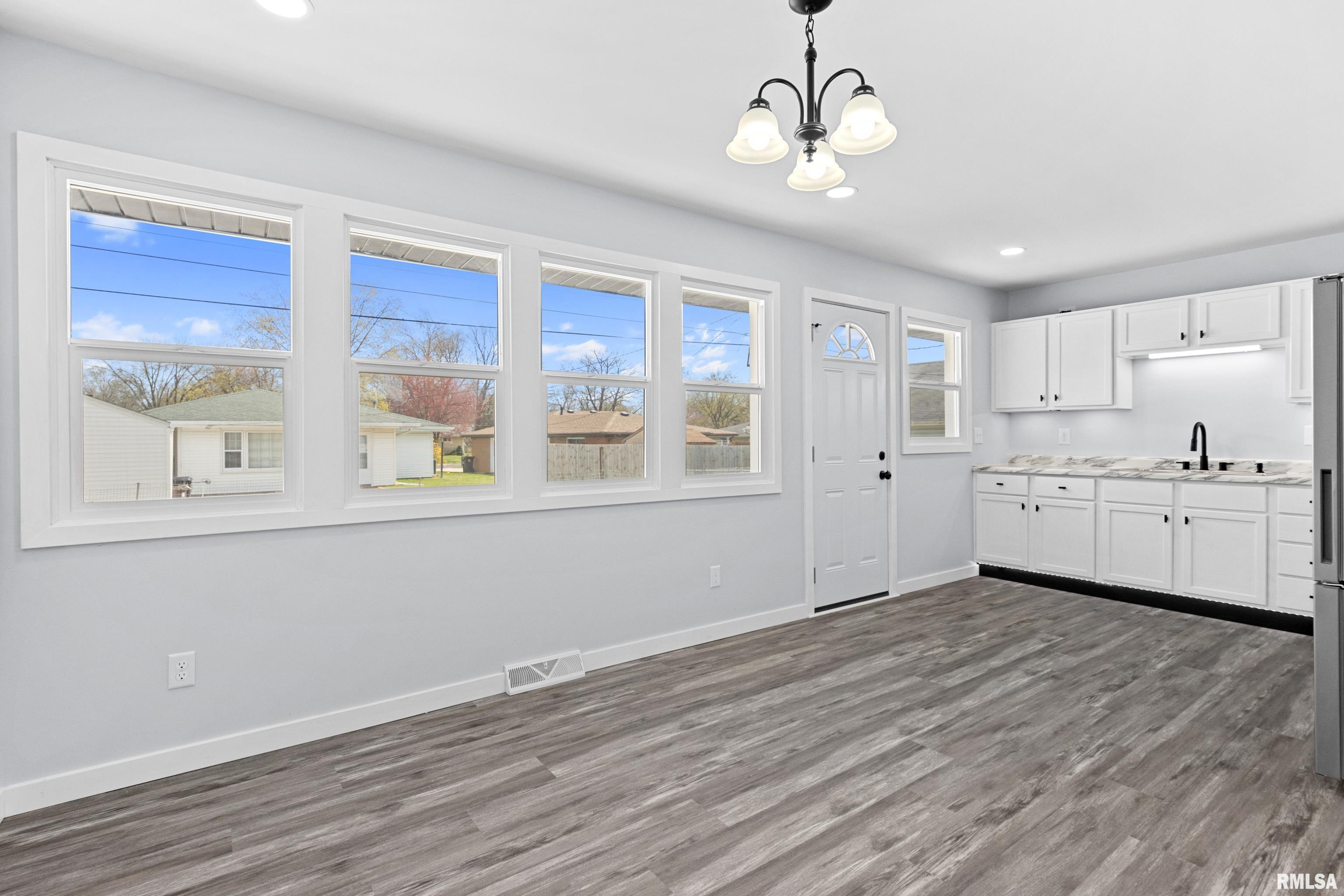 2724 N Sterling Avenue, Peoria, Illinois image 10