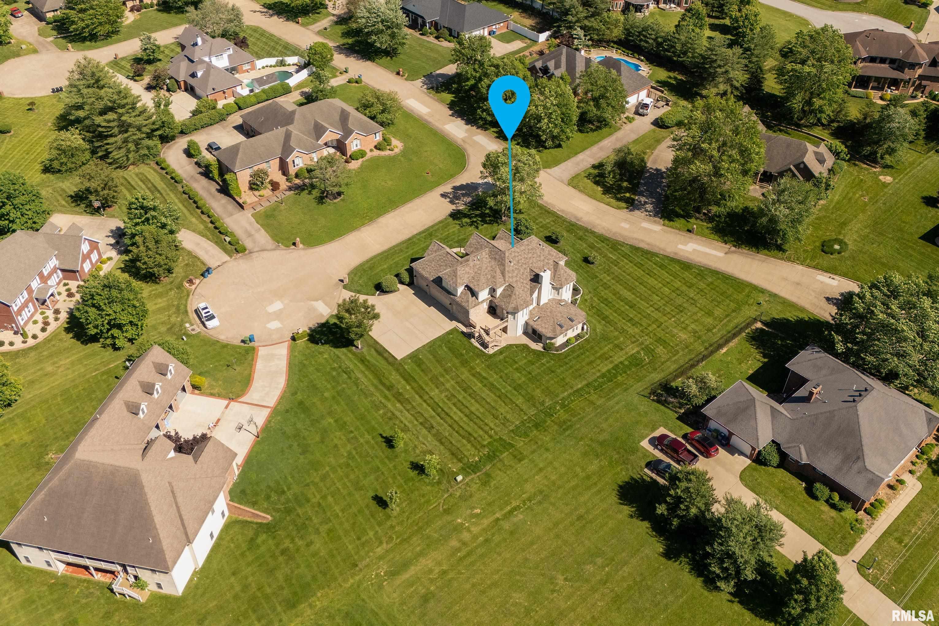 1302 Collins Lane, Marion, Illinois image 2