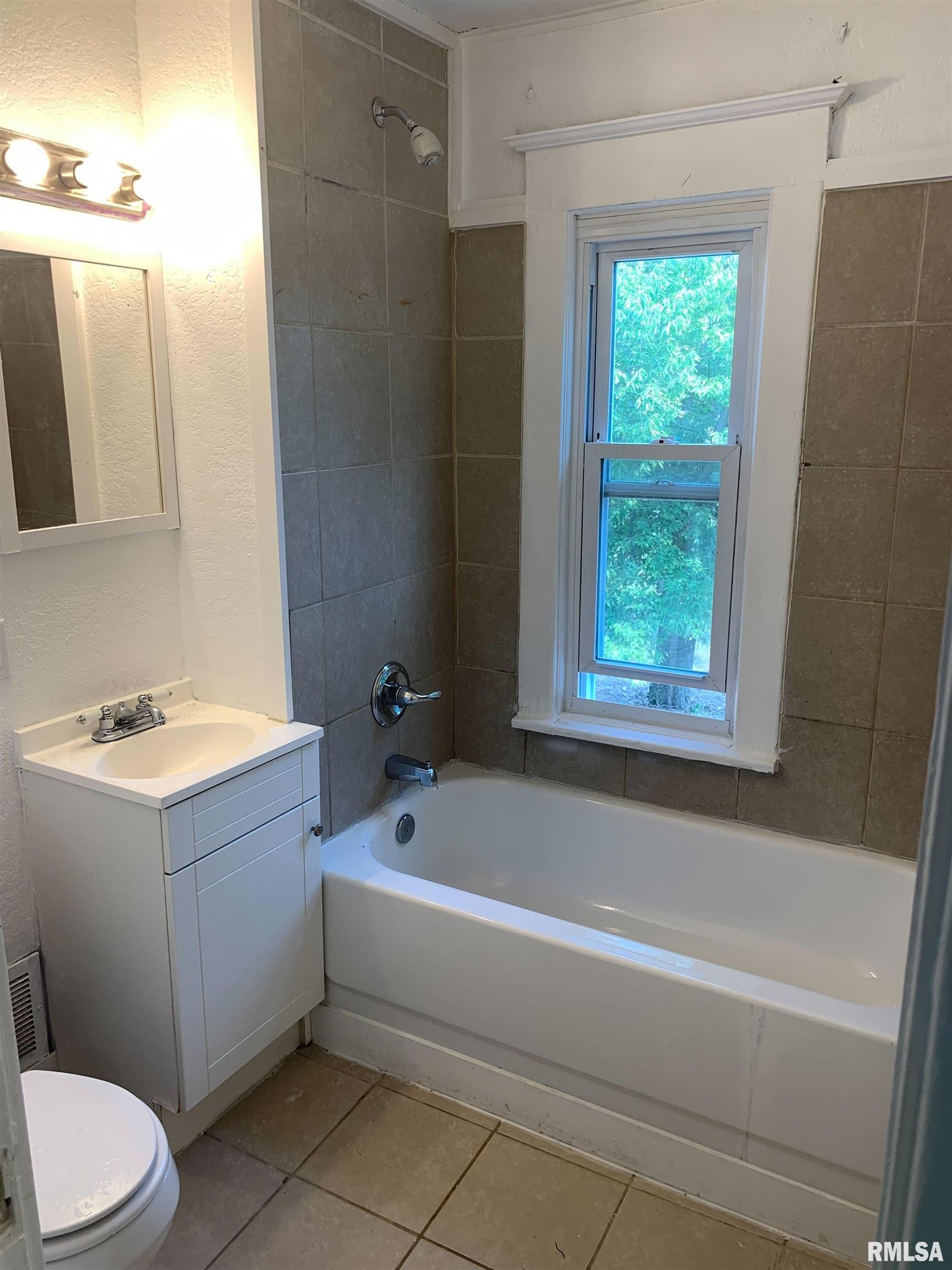13 Riverview Place, Davenport, Iowa image 6