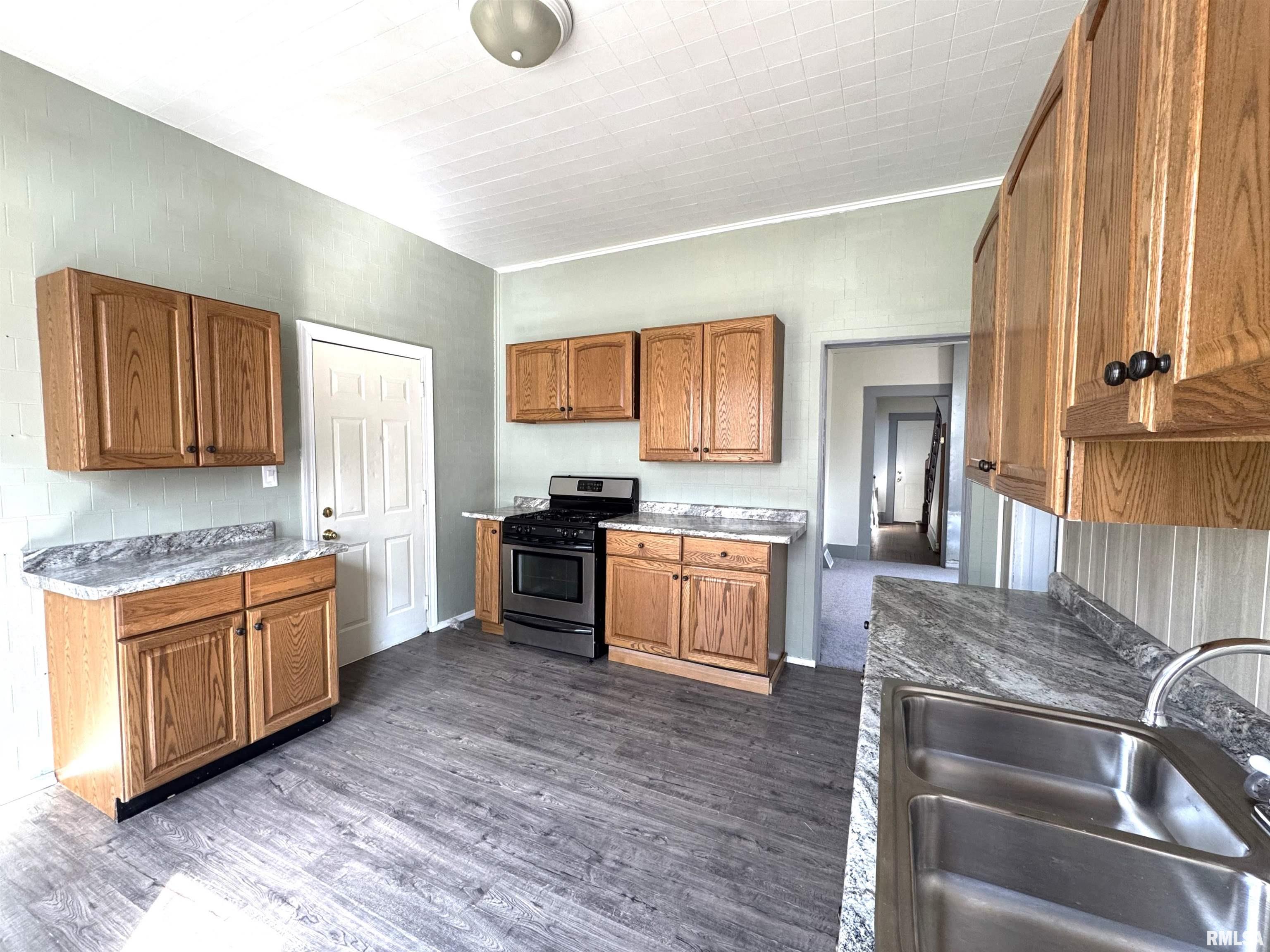 531 W 13th Street, Davenport, Iowa image 11