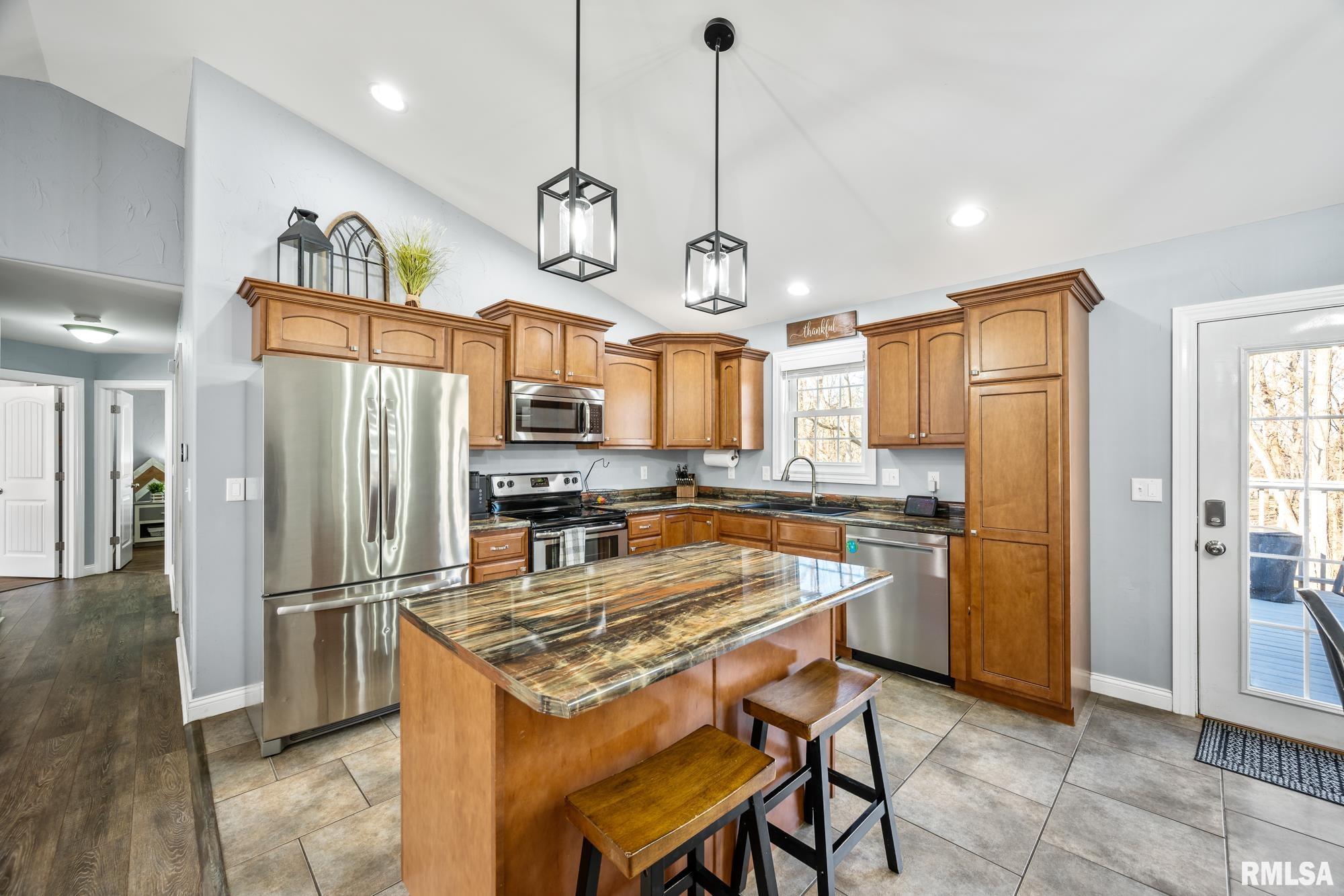 218 Cavelier Road, Marquette Heights, Illinois image 8