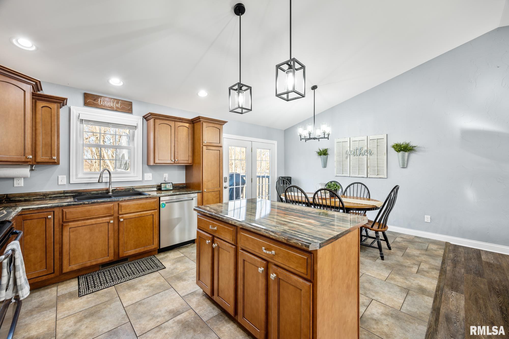 218 Cavelier Road, Marquette Heights, Illinois image 9