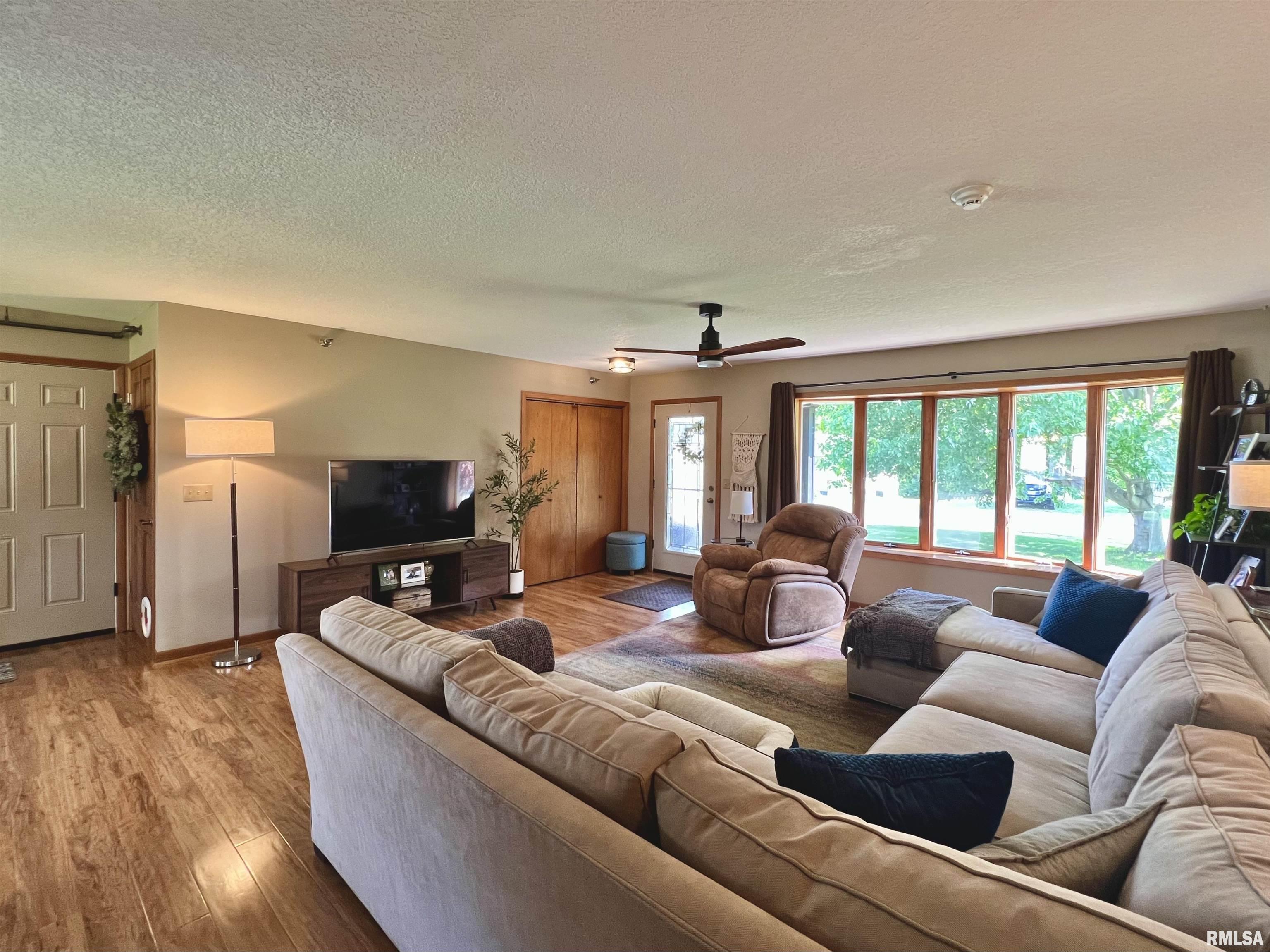 118 W 19th Avenue, Coal Valley, Illinois image 3