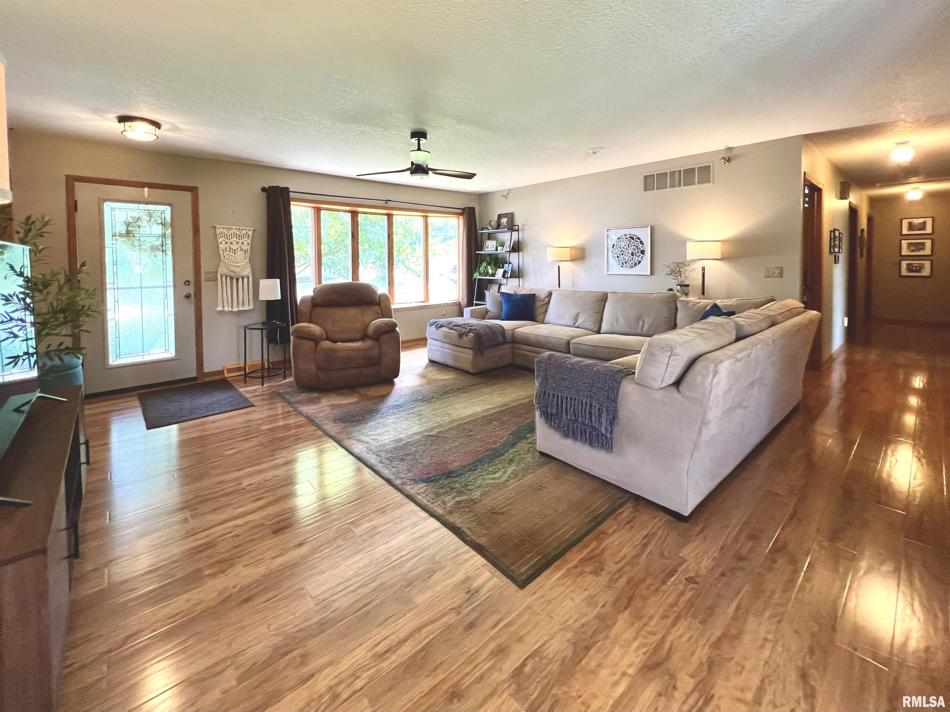 118 W 19th Avenue, Coal Valley, Illinois image 4