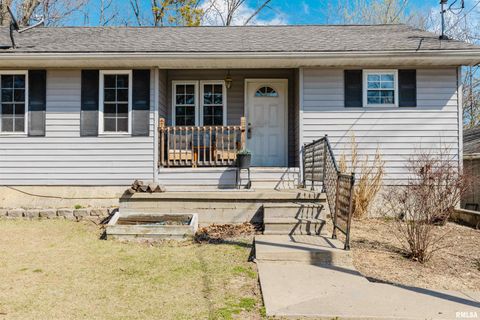 Homes For Sale - 670 Marina Circle<br/> Johnson County, Creal Springs, IL 62922