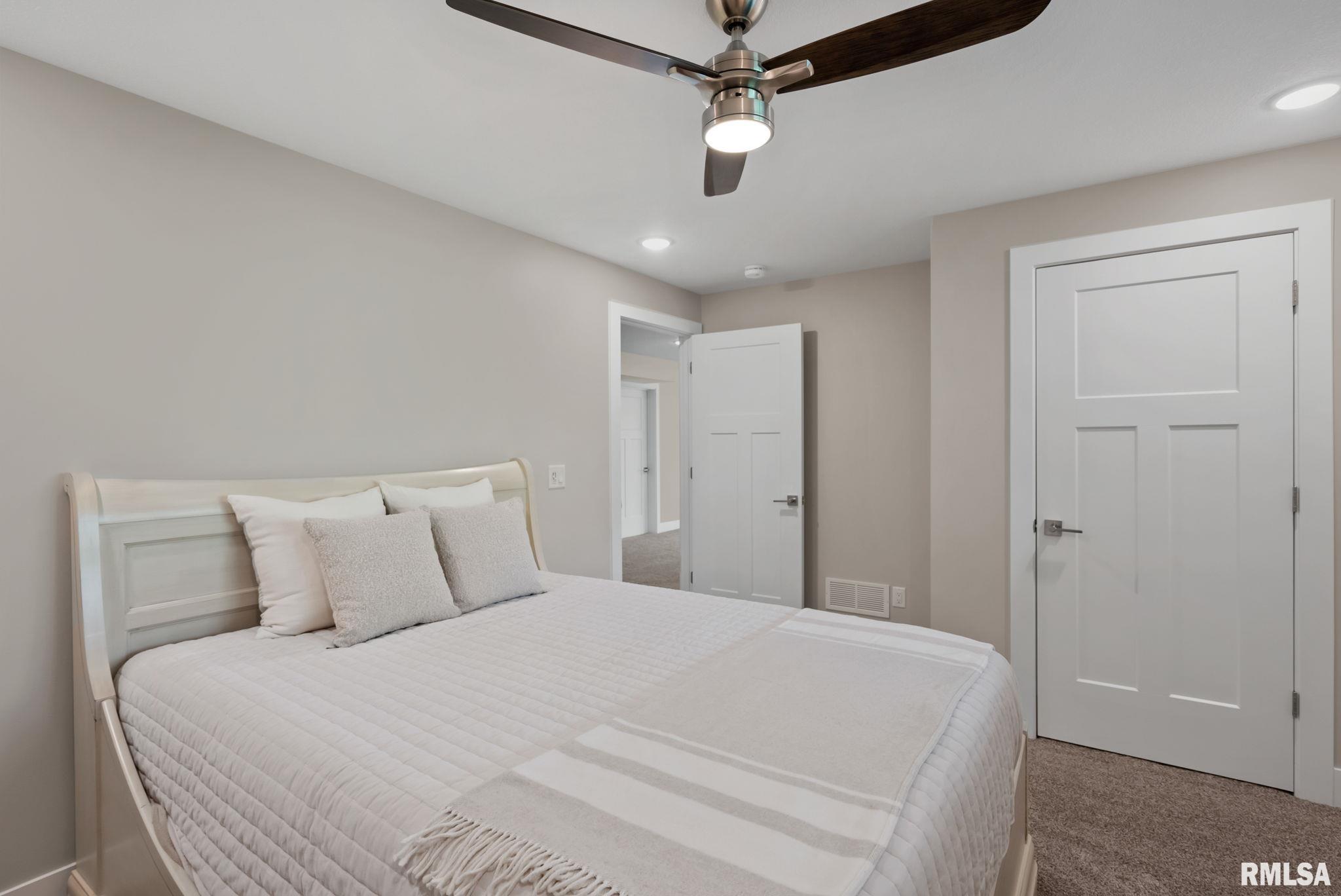 4048 Meadowlark Court, Bettendorf, Iowa image 36