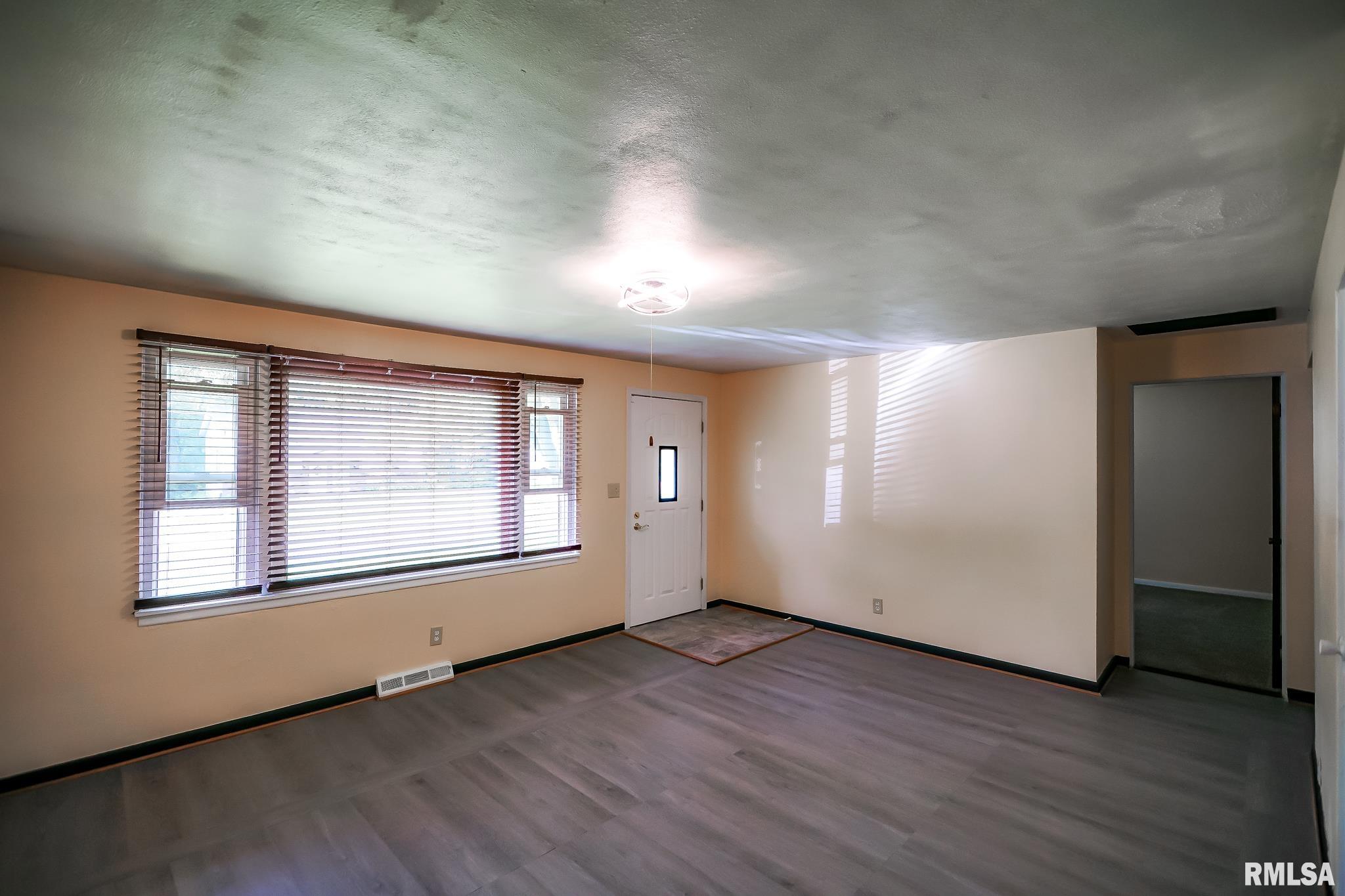 2910 W Scenic Drive, Peoria, Illinois image 6