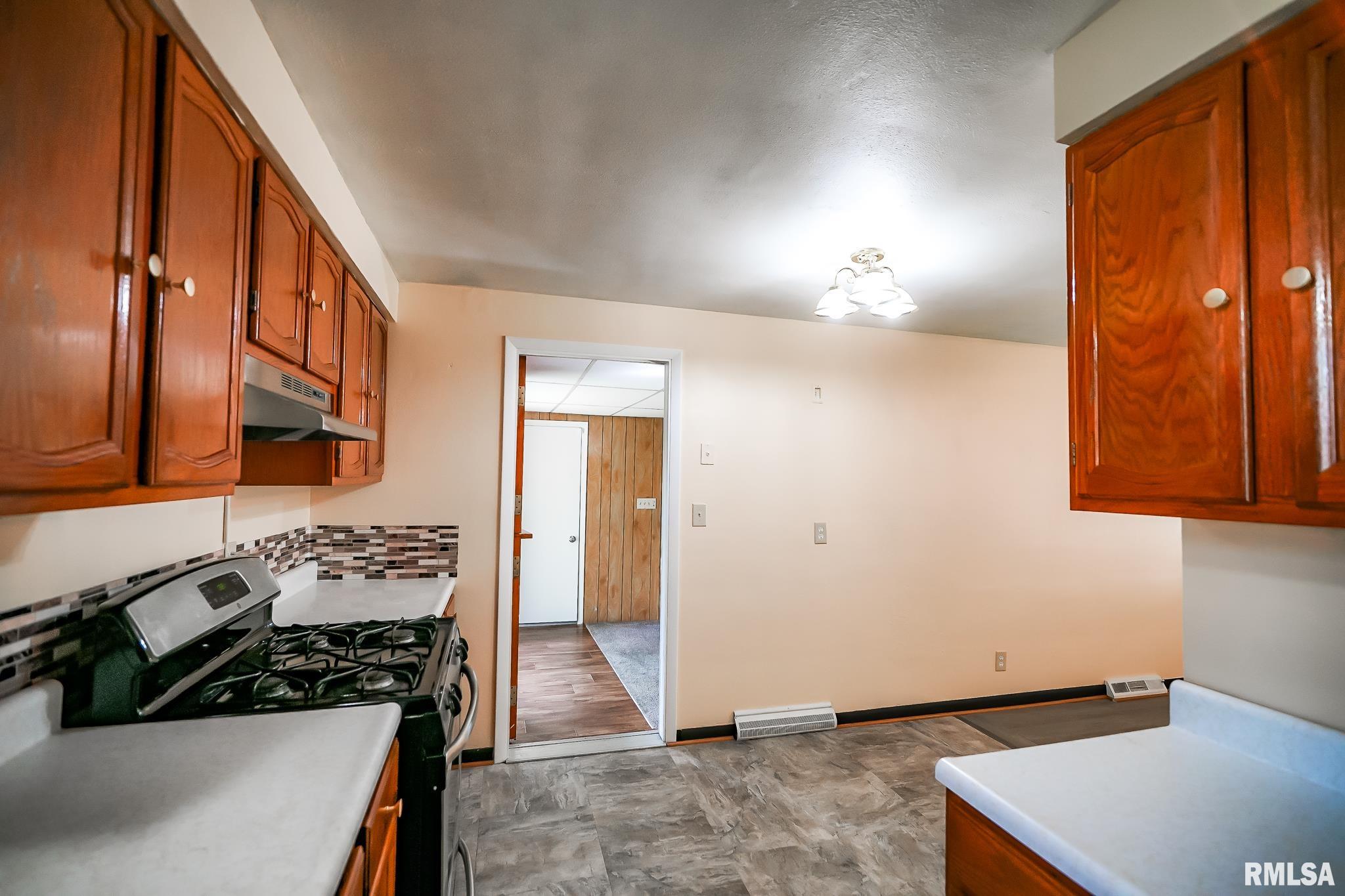2910 W Scenic Drive, Peoria, Illinois image 13
