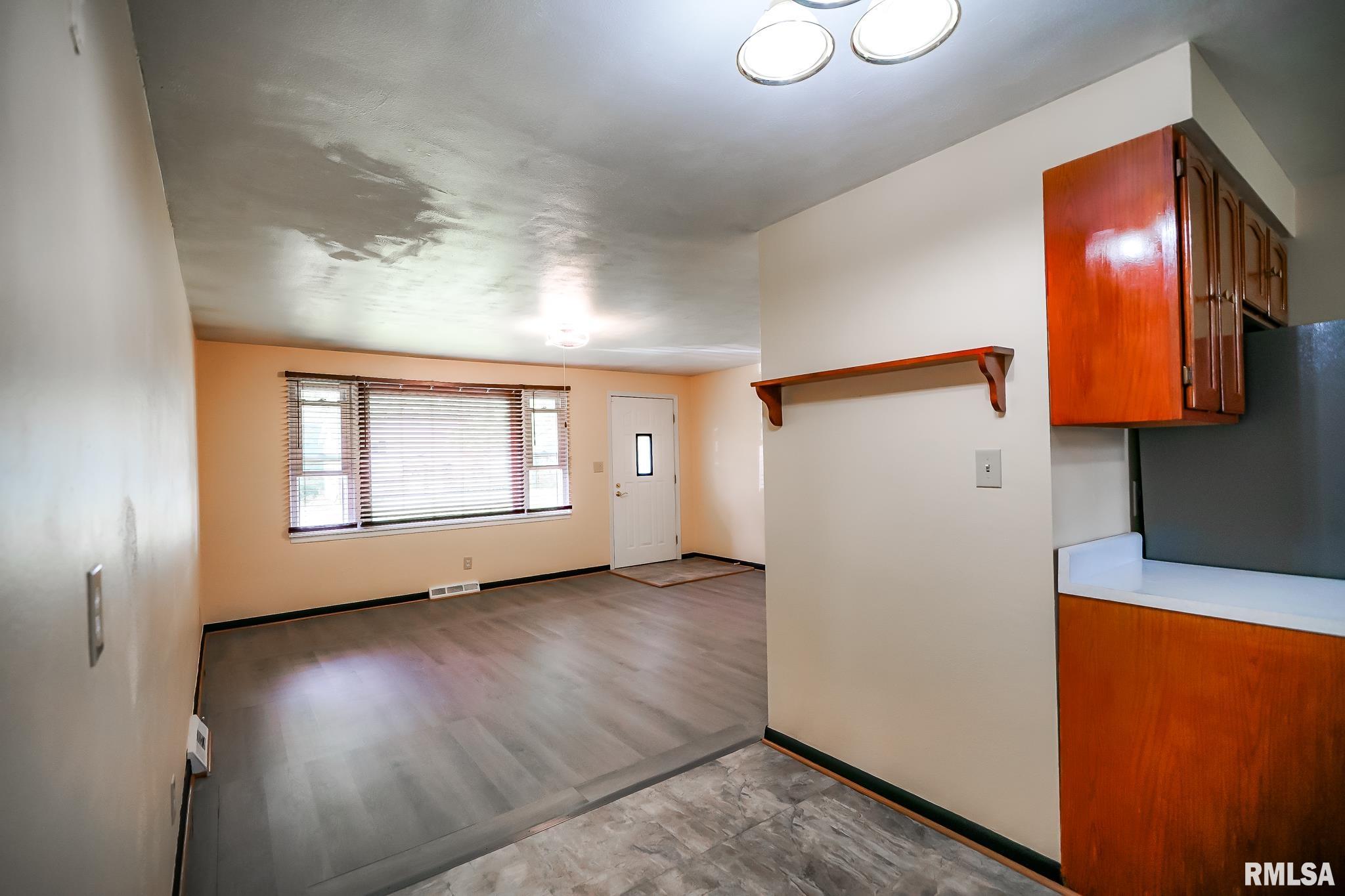 2910 W Scenic Drive, Peoria, Illinois image 9