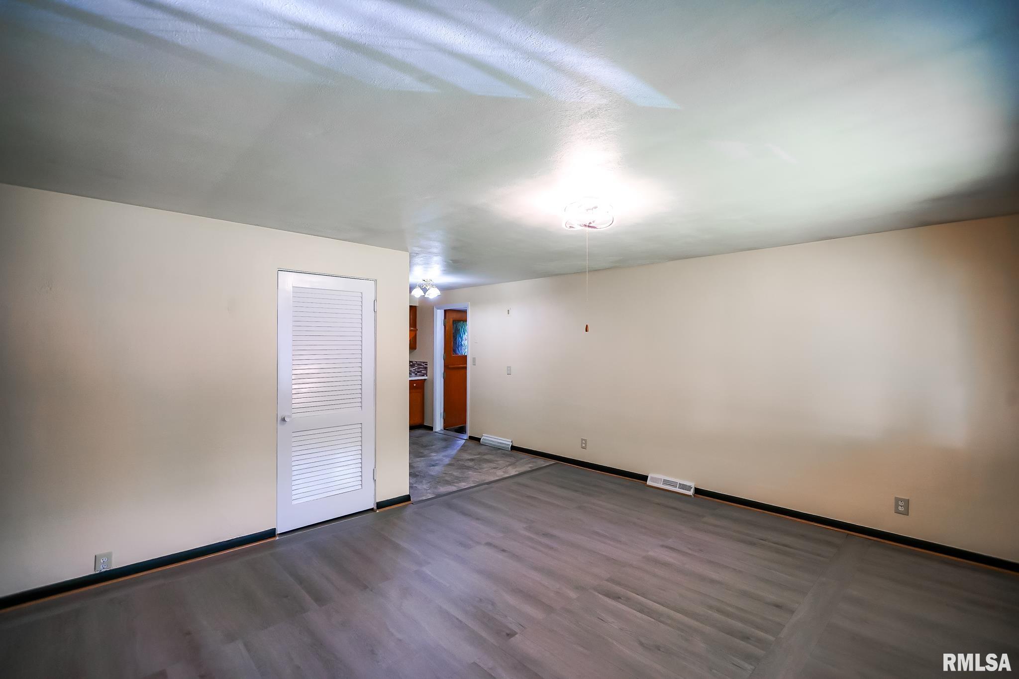 2910 W Scenic Drive, Peoria, Illinois image 4