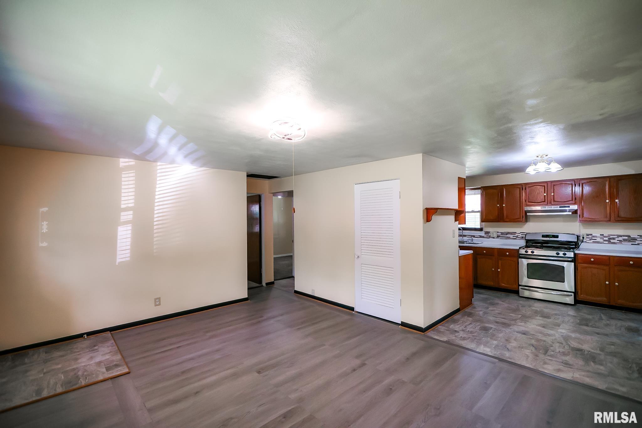 2910 W Scenic Drive, Peoria, Illinois image 5