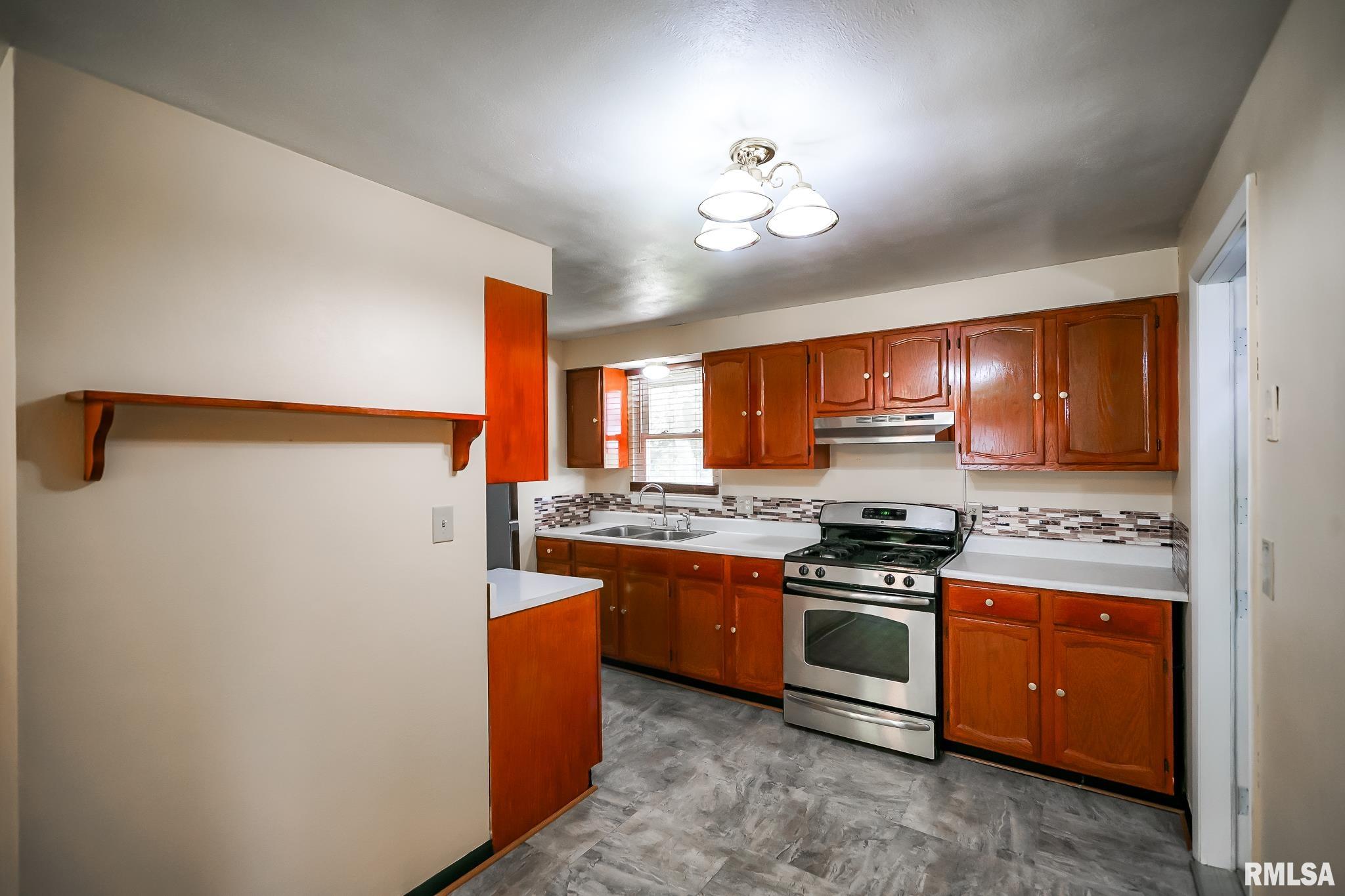 2910 W Scenic Drive, Peoria, Illinois image 7