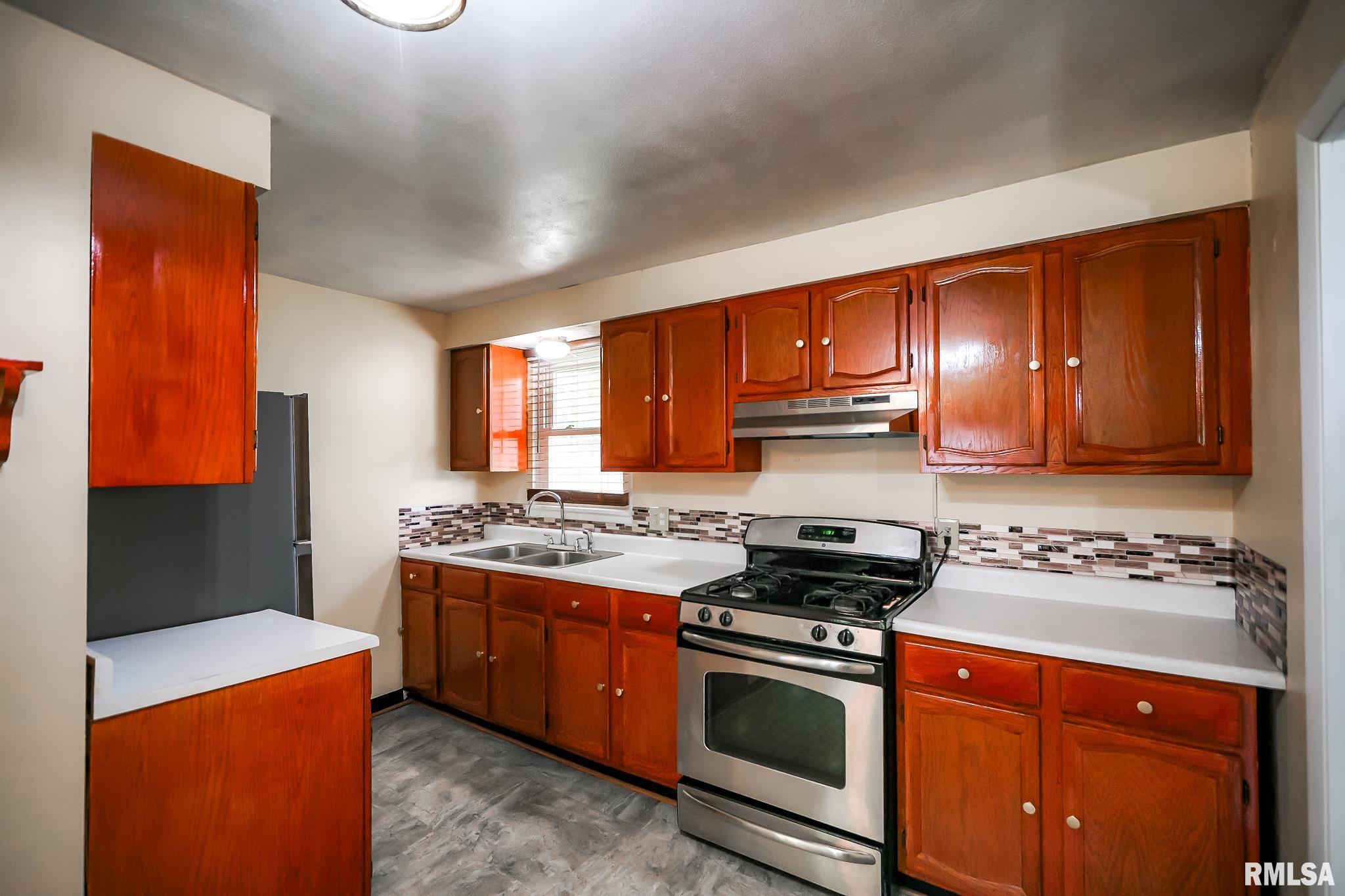 2910 W Scenic Drive, Peoria, Illinois image 11
